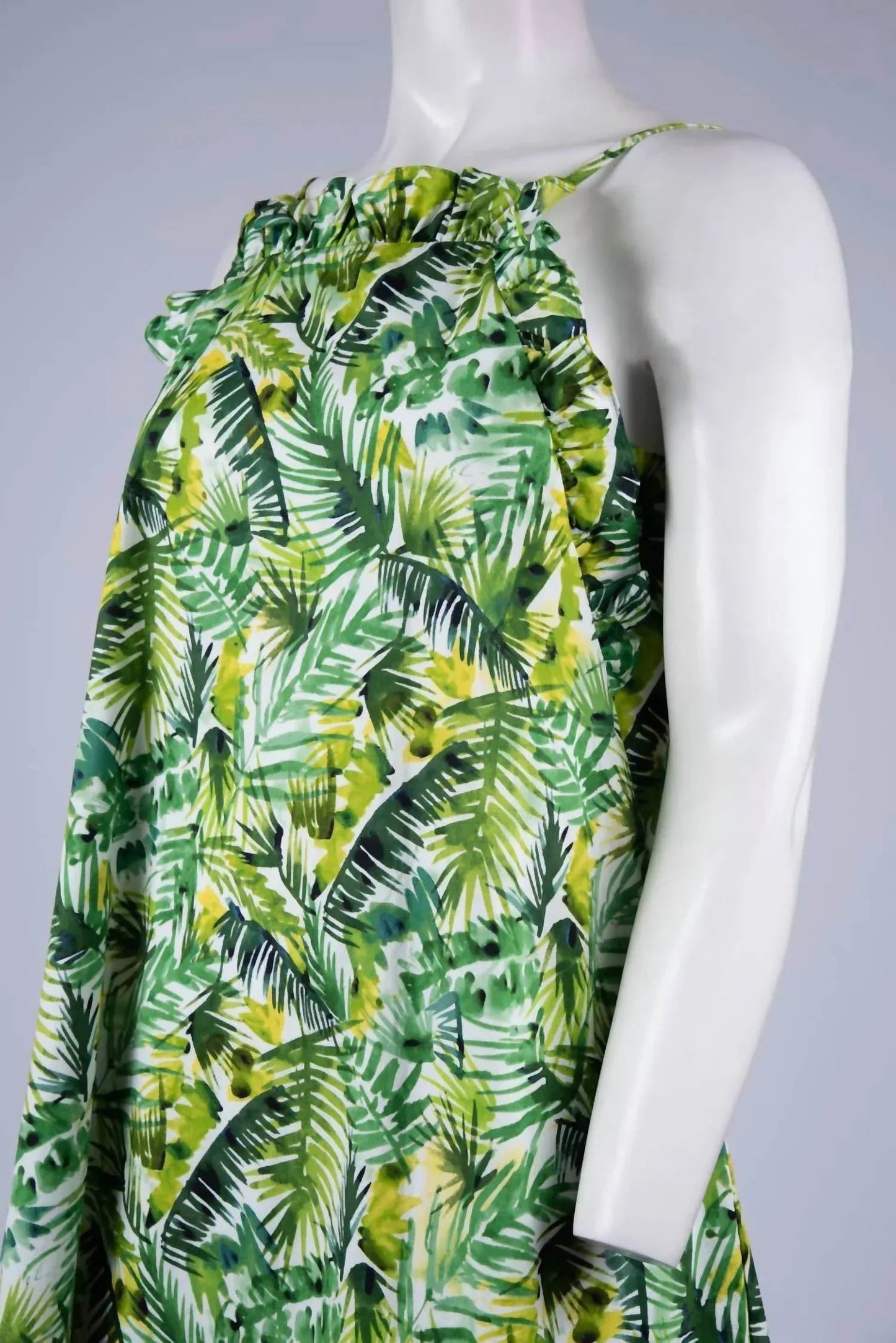 Ärmelloses Kleid mit Rüschenoberteil und Knielänge