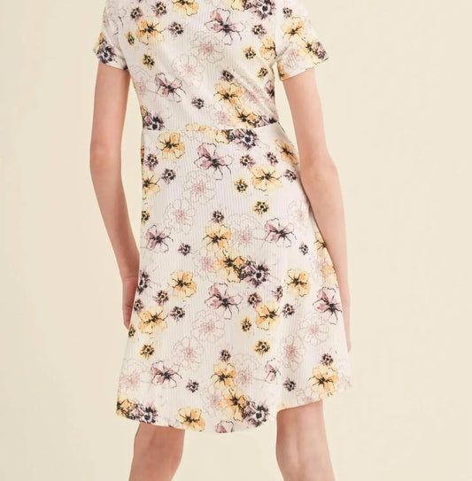 Mädchenkleid mit geraffter Vorderseite und Blumenmuster