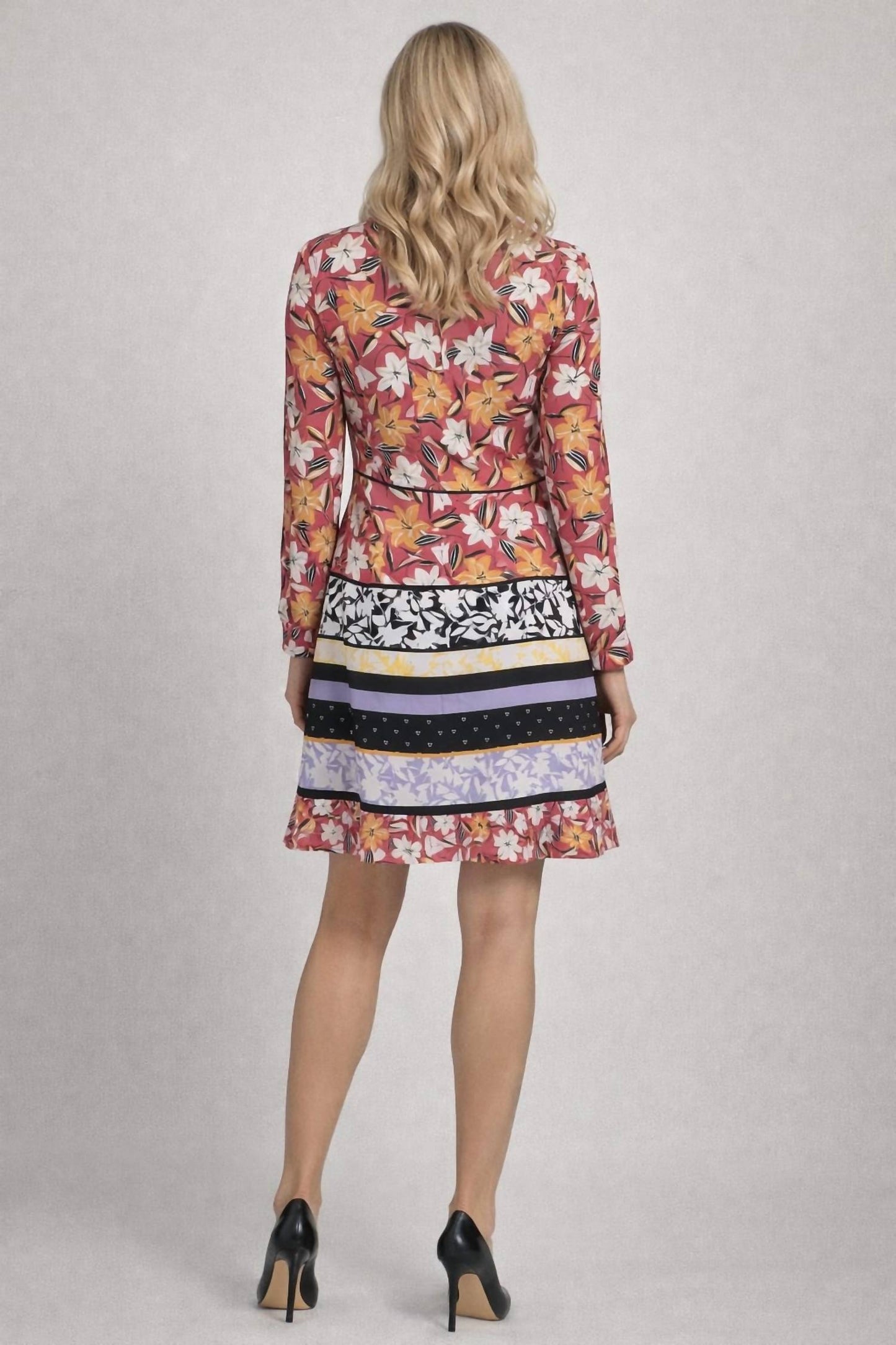 Geblümtes langärmeliges Kleid mit V-Ausschnitt und Schlitz
