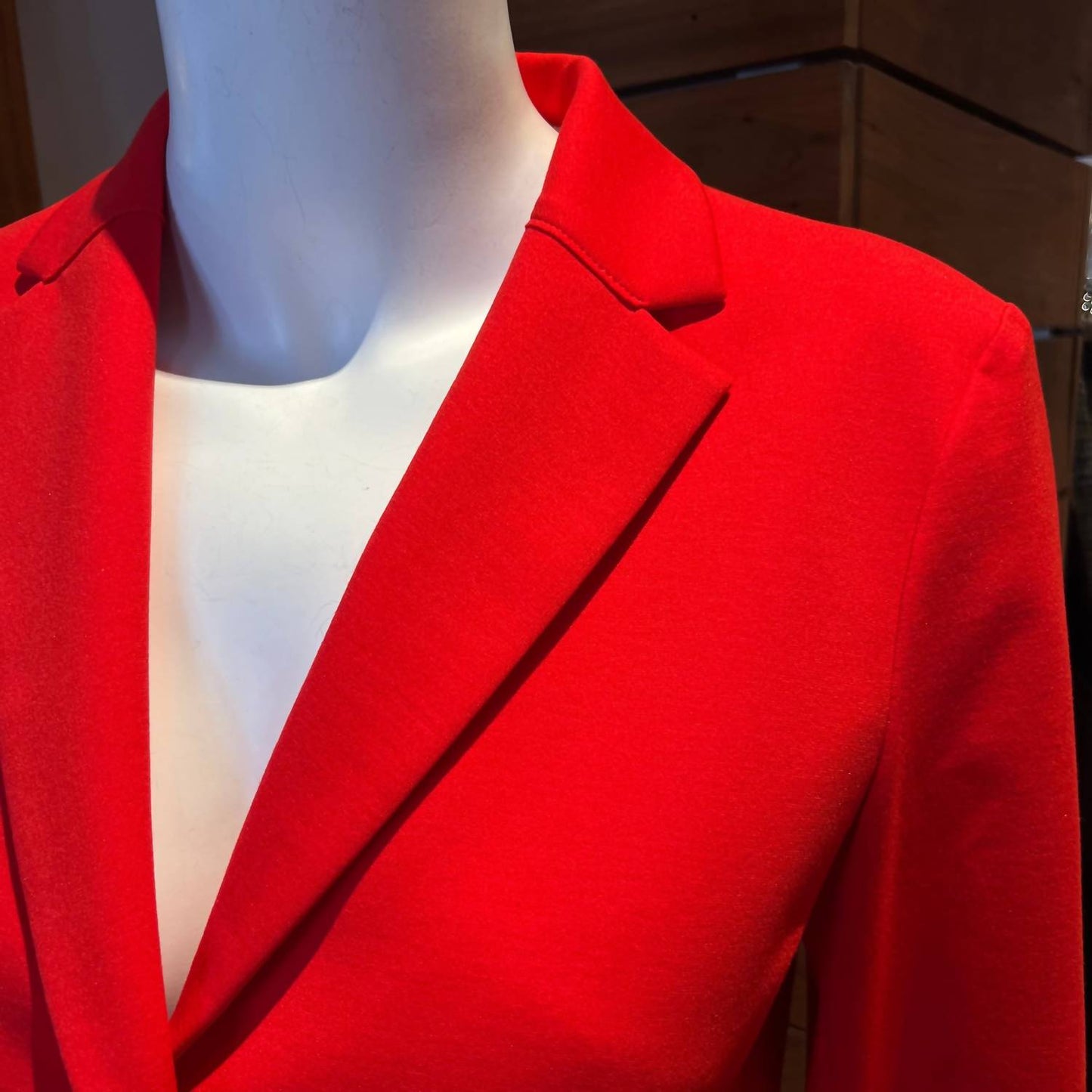 Taillierter Blazer aus technischem Gewebe