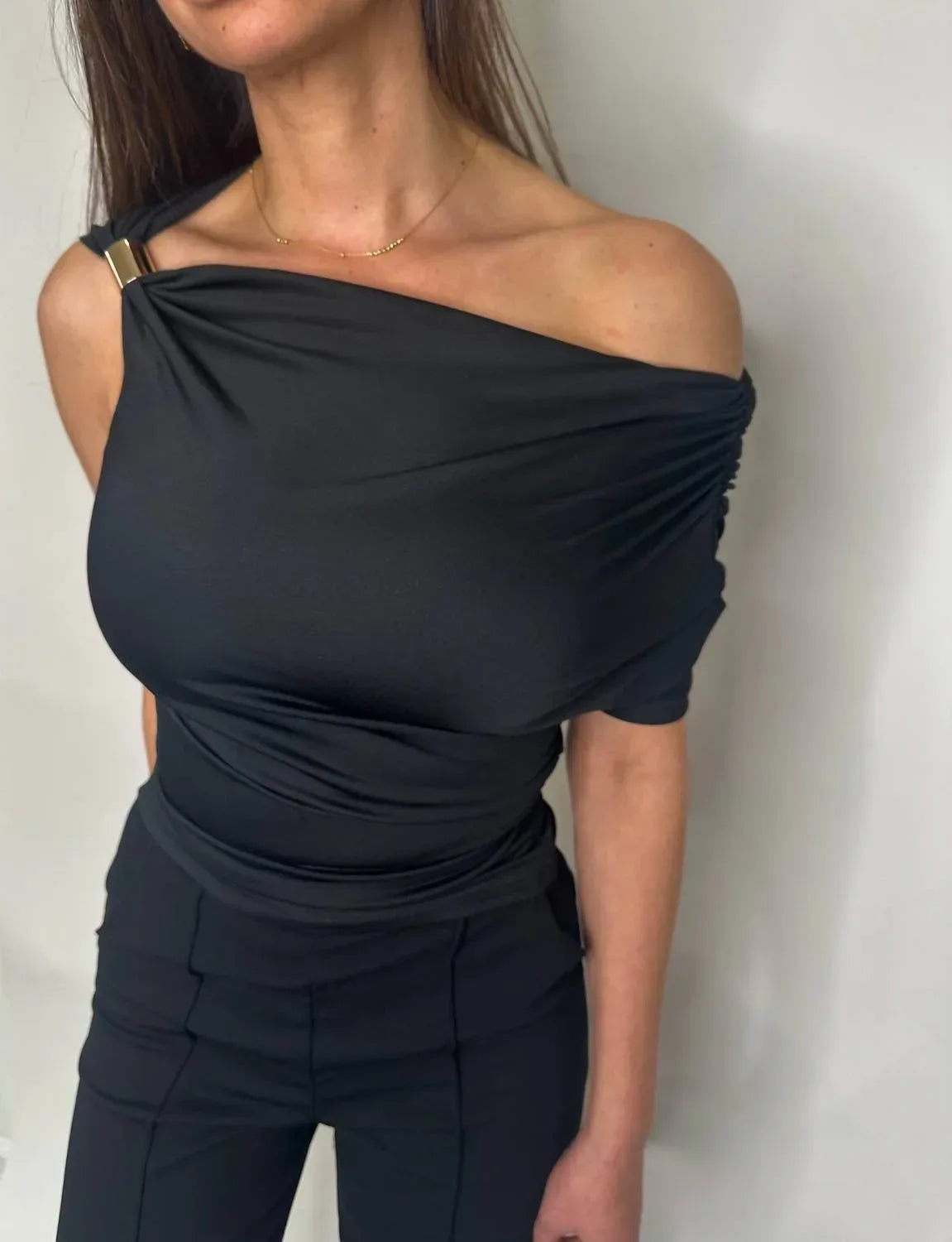 SELENA CUT OUT TOP