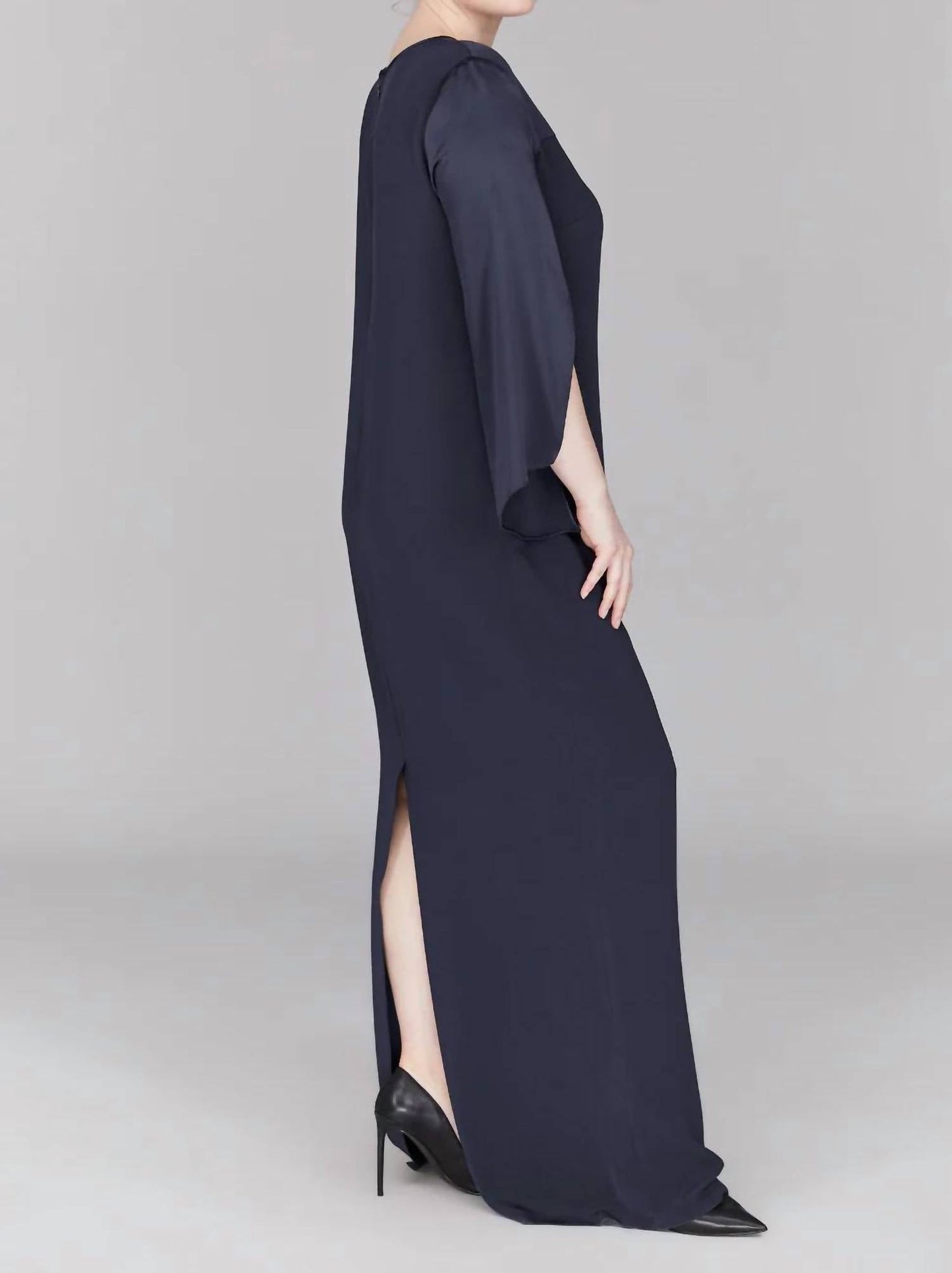 Langärmeliges Seidenkleid