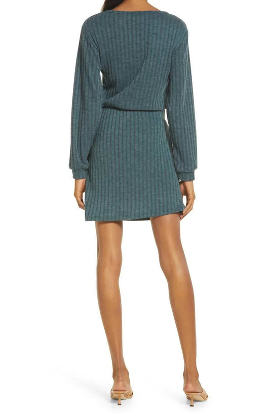 Kleid mit Bindedetail und langen Ärmeln