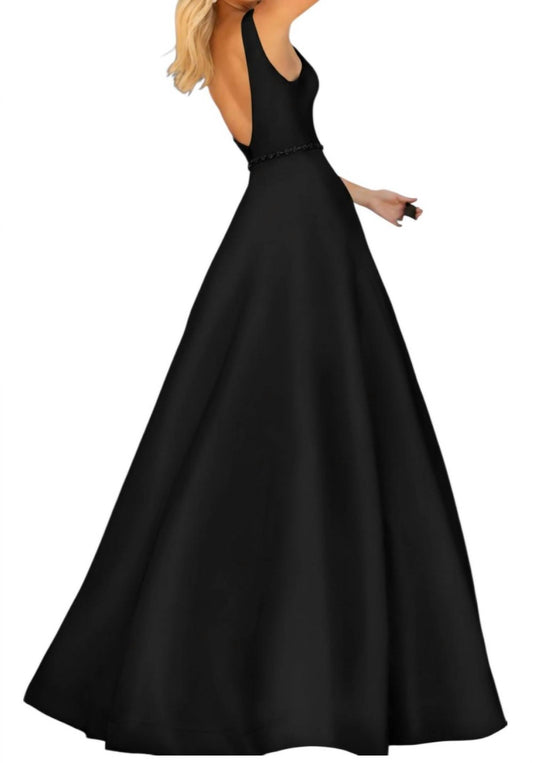 Figurbetontes Ballkleid mit V-Ausschnitt