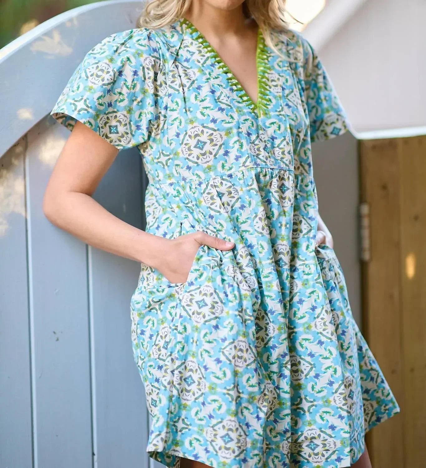 Harper Mini-Kleid mit tiefem V-Ausschnitt
