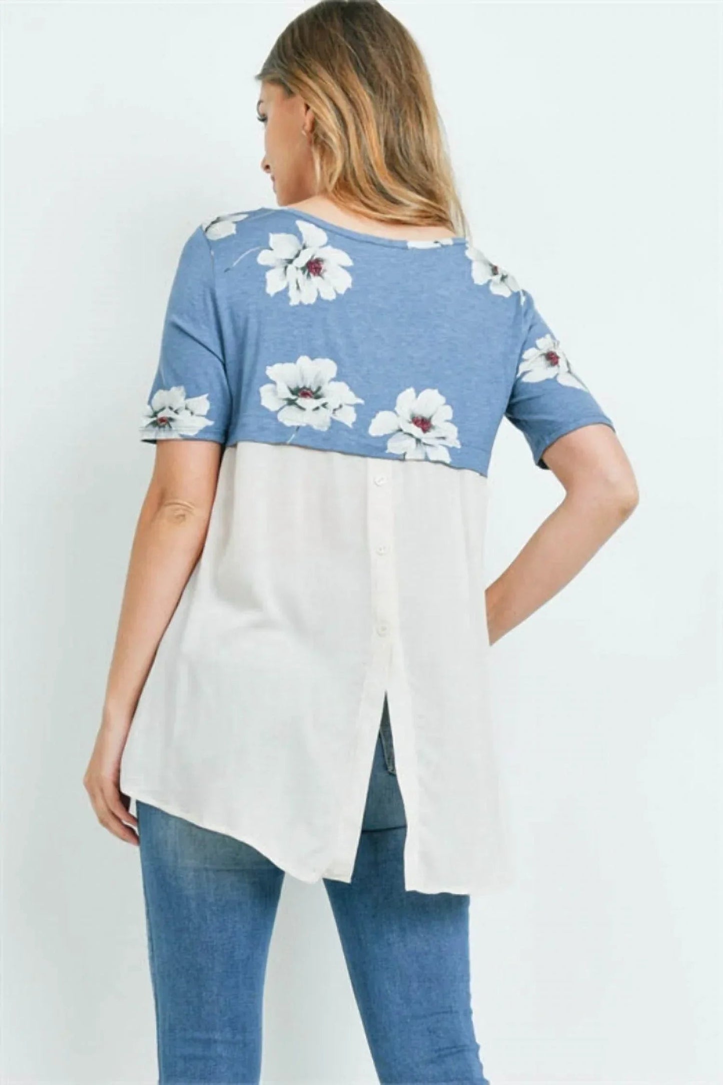 Bluse mit Blumenmuster und Knopfleiste hinten
