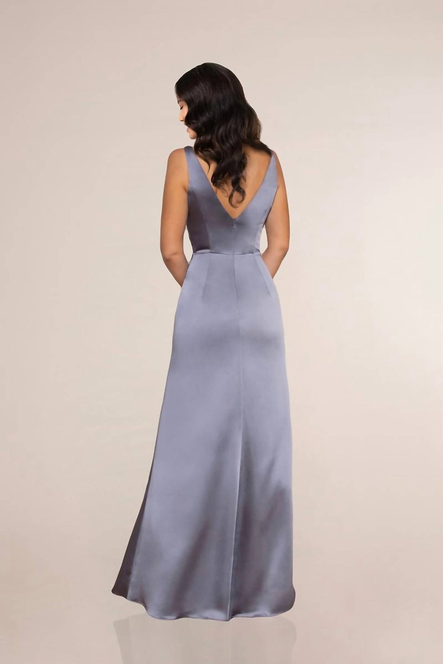 Ärmelloses Maxi-Kleid mit V-Ausschnitt und Drapierter Taille