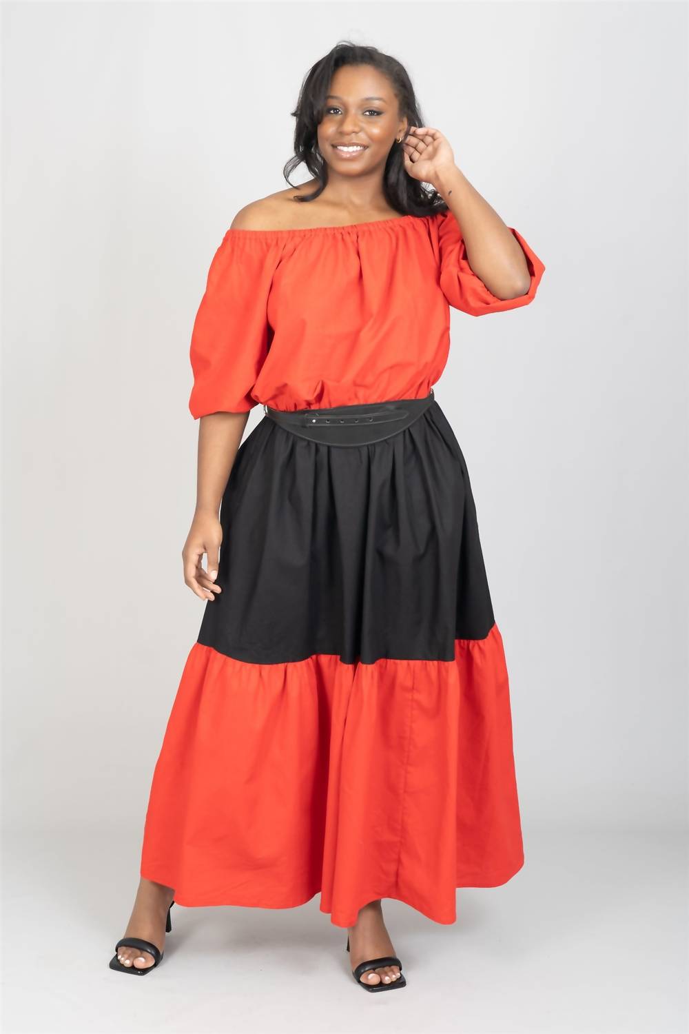 Mumba Off-Shoulder Maxikleid mit afrikanischem Print