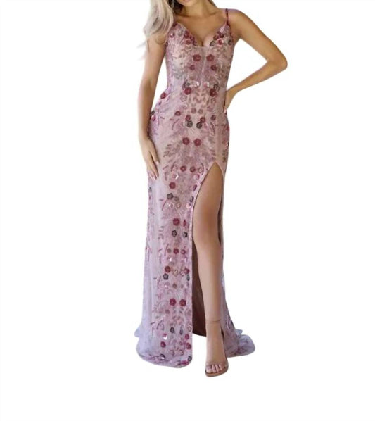 Bodenlanges, perlenbesetztes Abendkleid