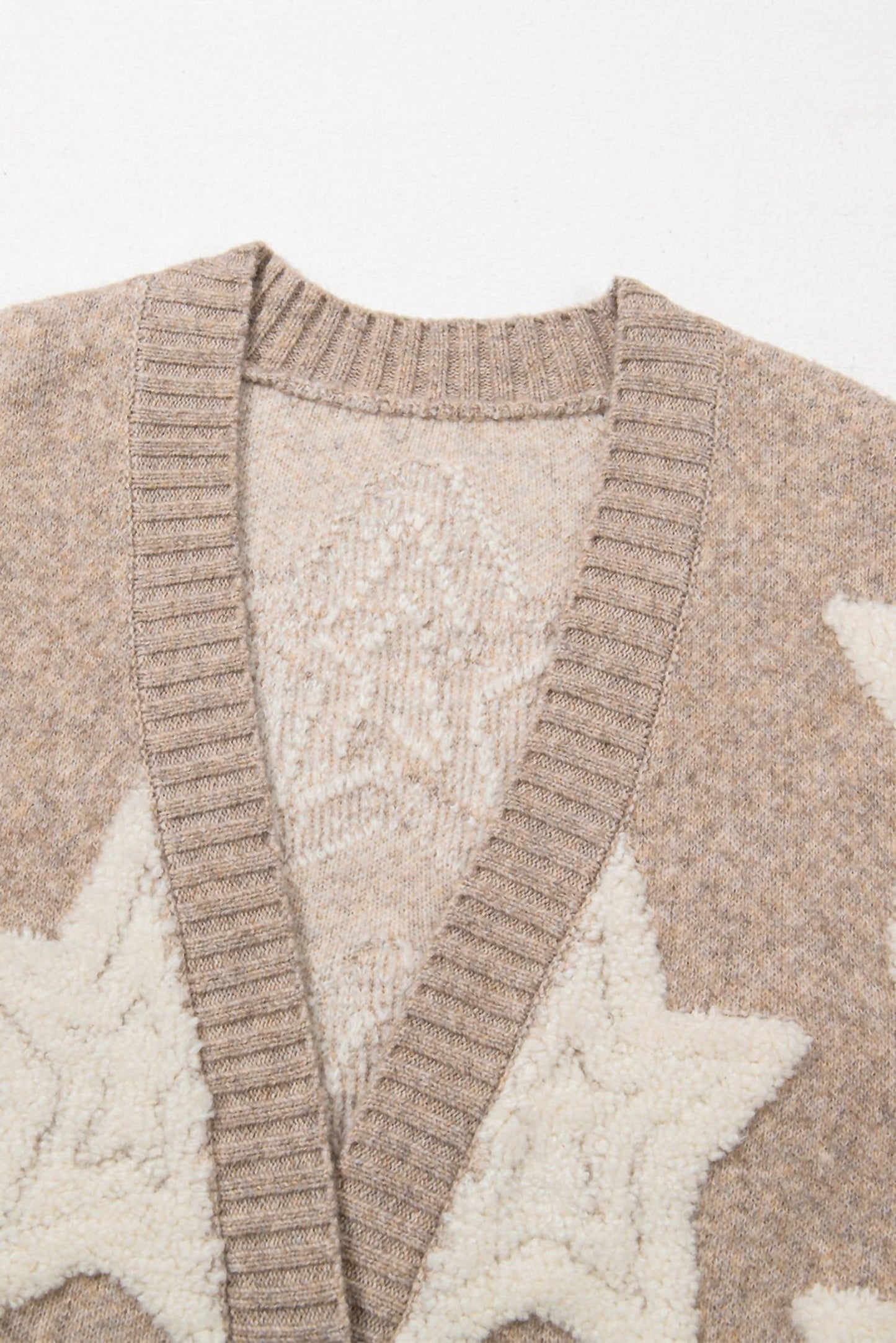 Pullover-Strickjacke mit Sternenmuster und Taschen