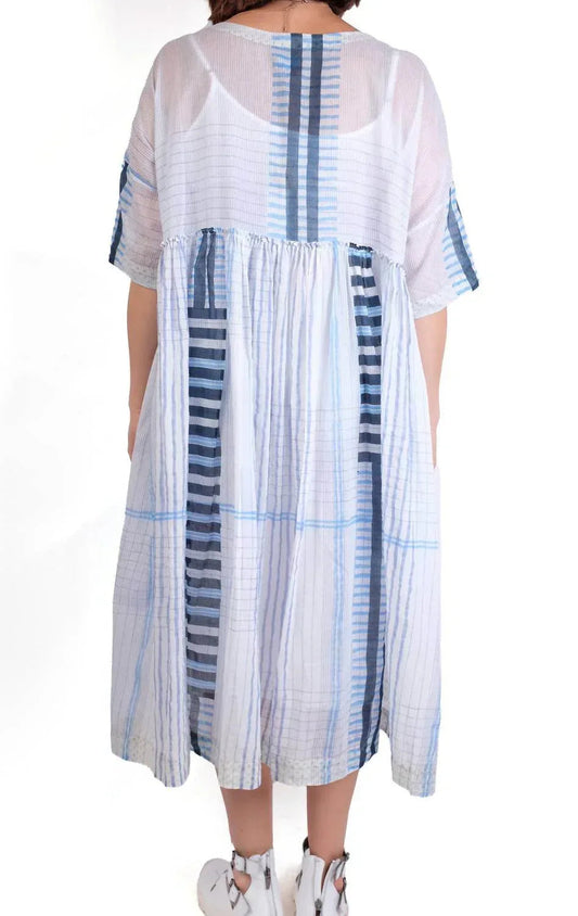 Gestreiftes Midi-Kleid mit Rundhalsausschnitt