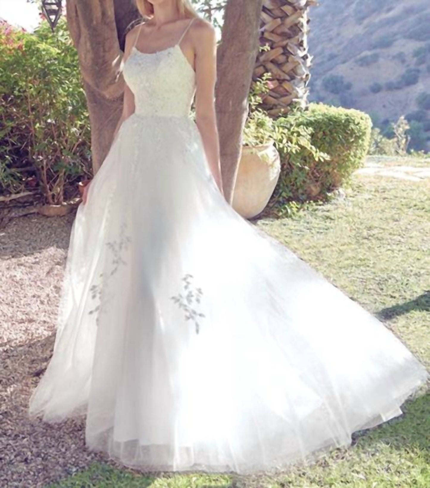 A-Linien-Brautkleid mit floraler Applikation