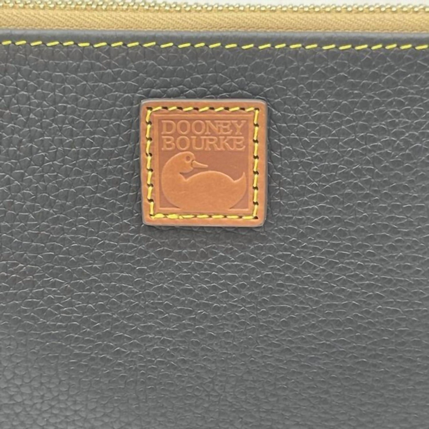 Damen große Handgelenktasche aus genarbtem Leder