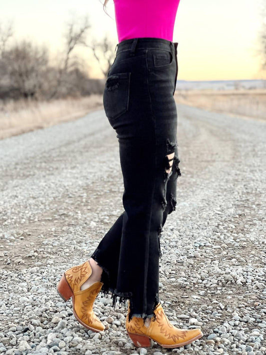 Urbane Jeans mit gekürztem Saum und Used-Look