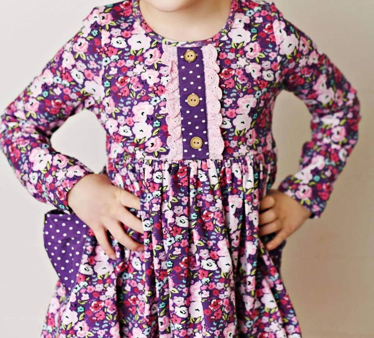 Kleid mit Taschen und Ösen