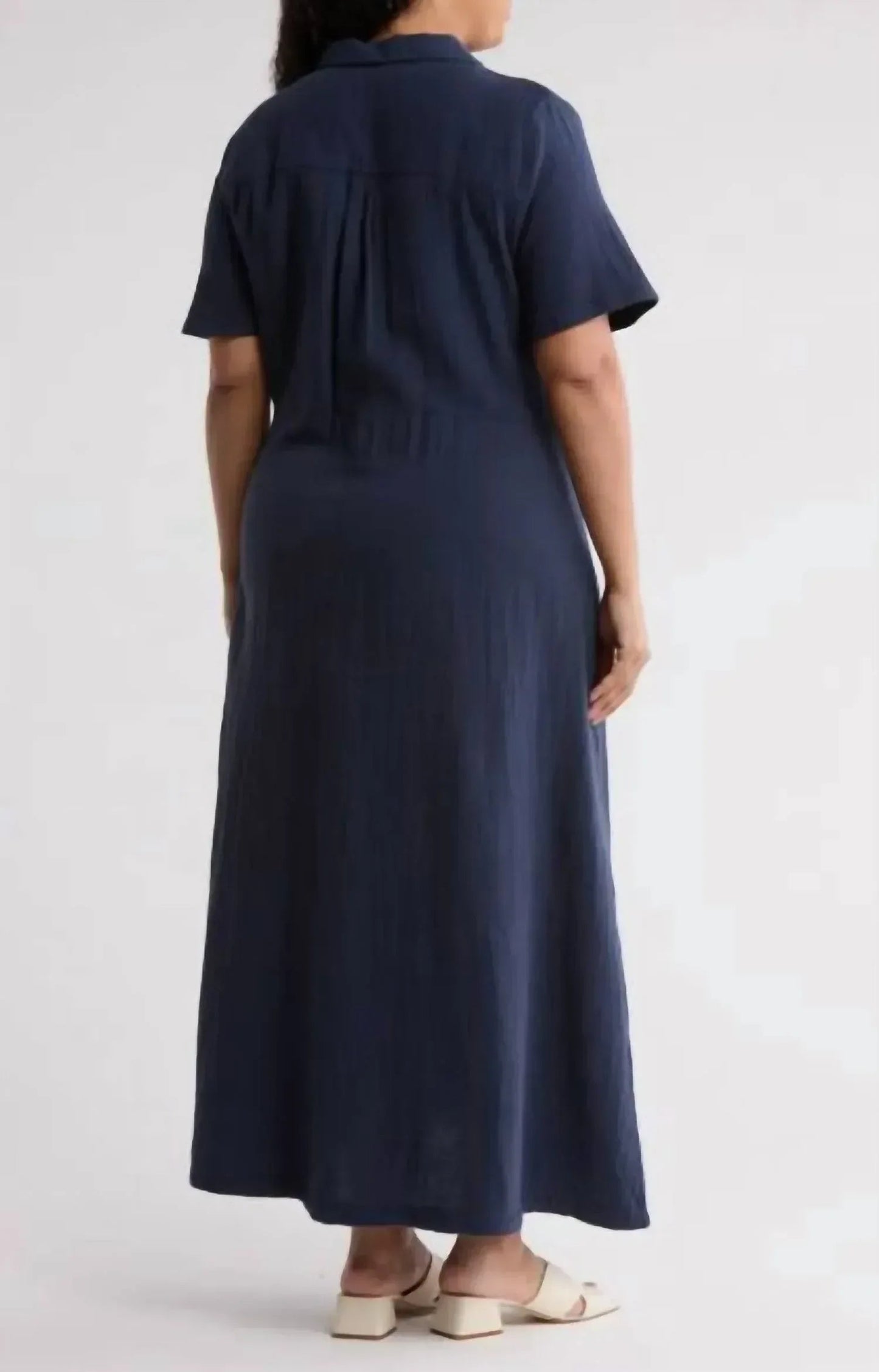Durchgeknöpftes Kleid mit Bindedetail vorne