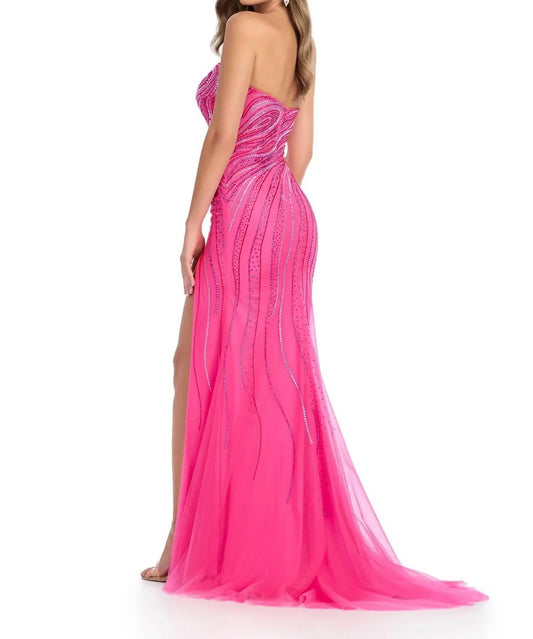 Abendkleid mit hohem Schlitz