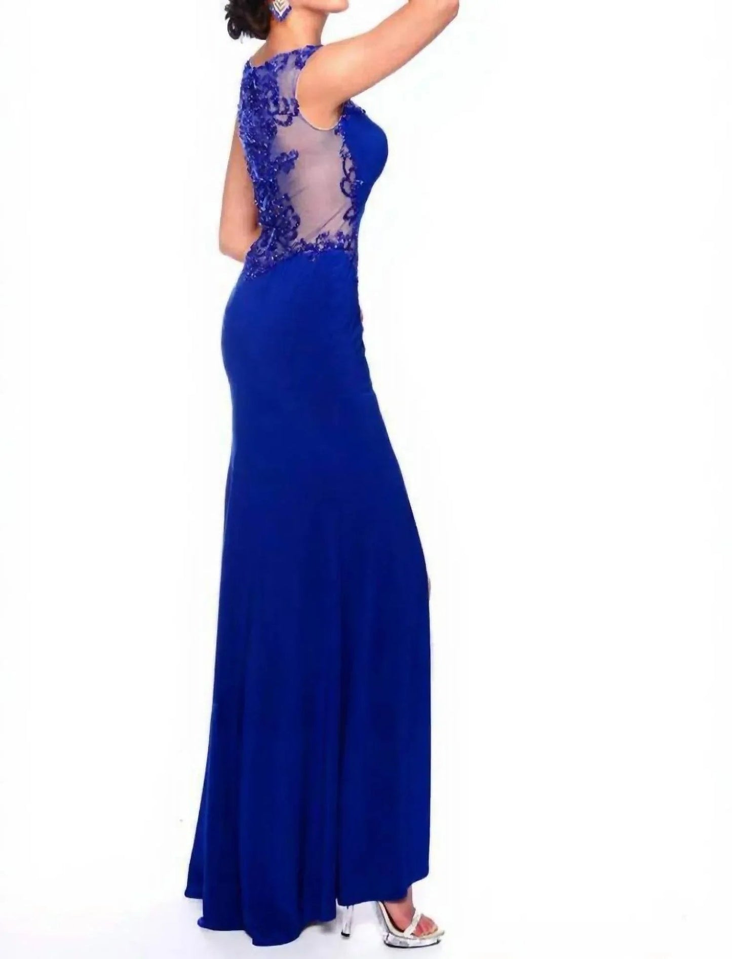 Abendkleid mit transparenten Einsätzen und Gehschlitzen