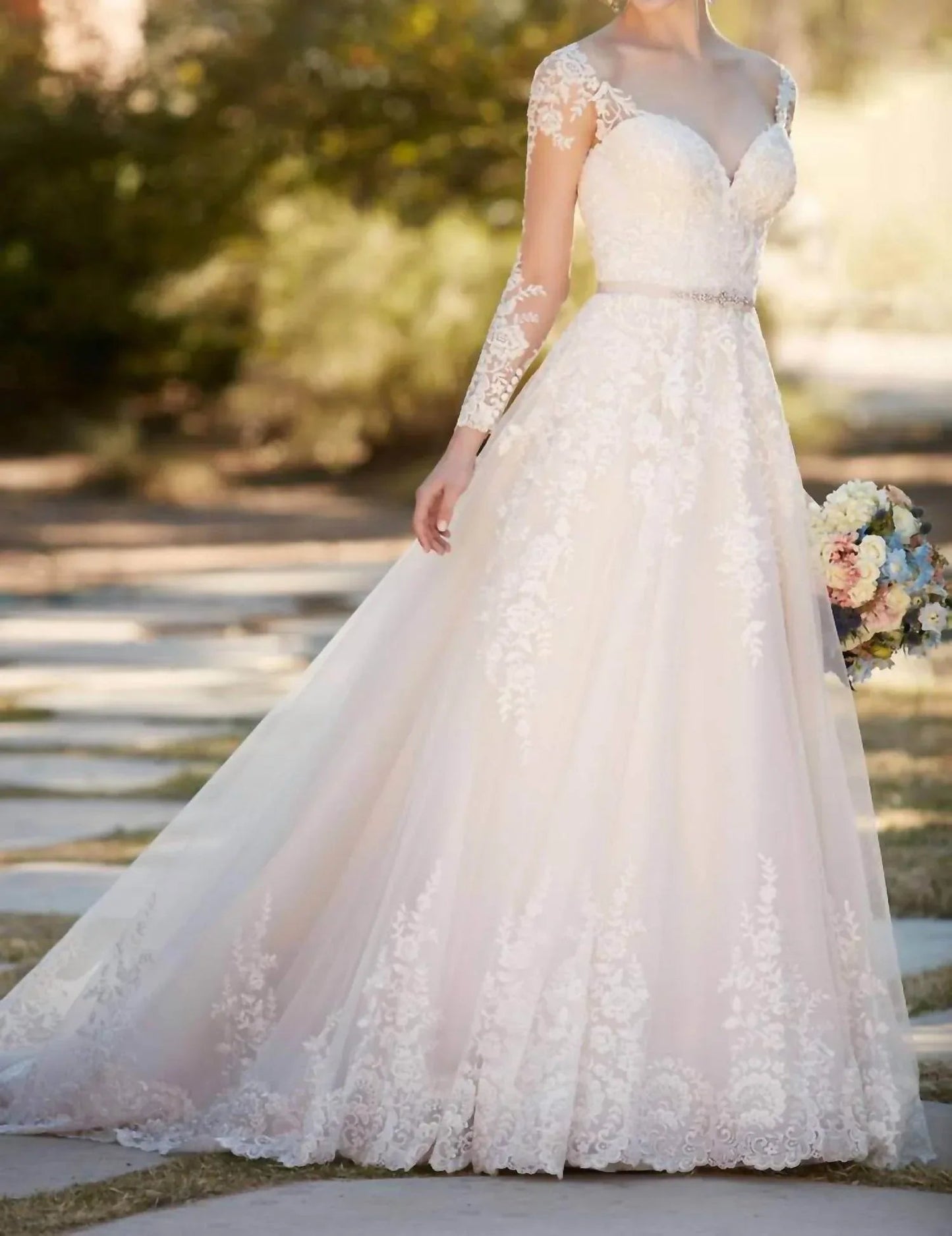 Hochzeitskleid in A-Linie mit Organza-Rock