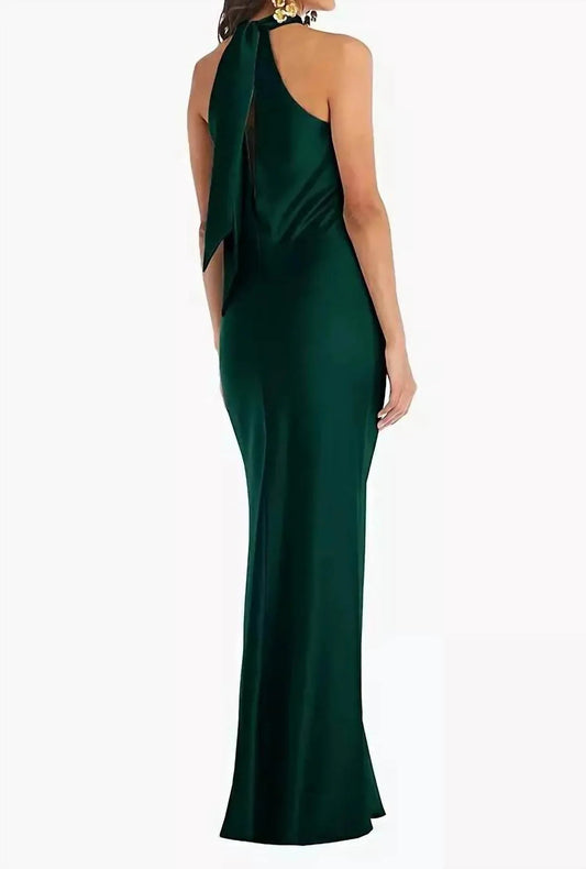 Maxikleid aus luxuriösem Charmeuse mit gedrehtem Neckholder