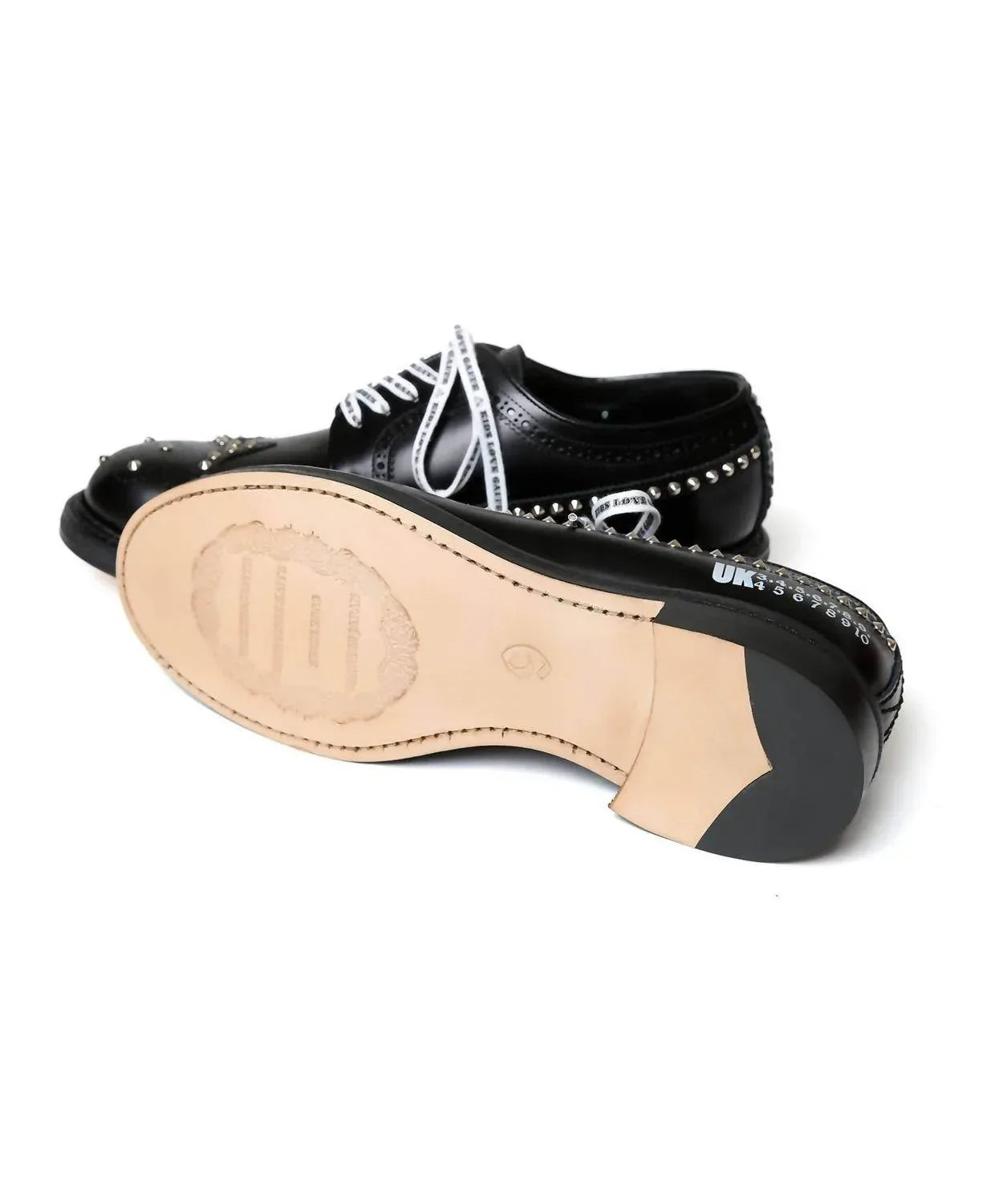 Herren Schnürschuhe mit Nieten und Flügelkappe