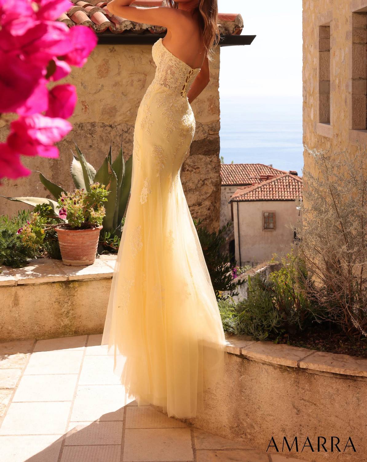 Schatz-Ballkleid mit Spitzenapplikationen und Cutouts