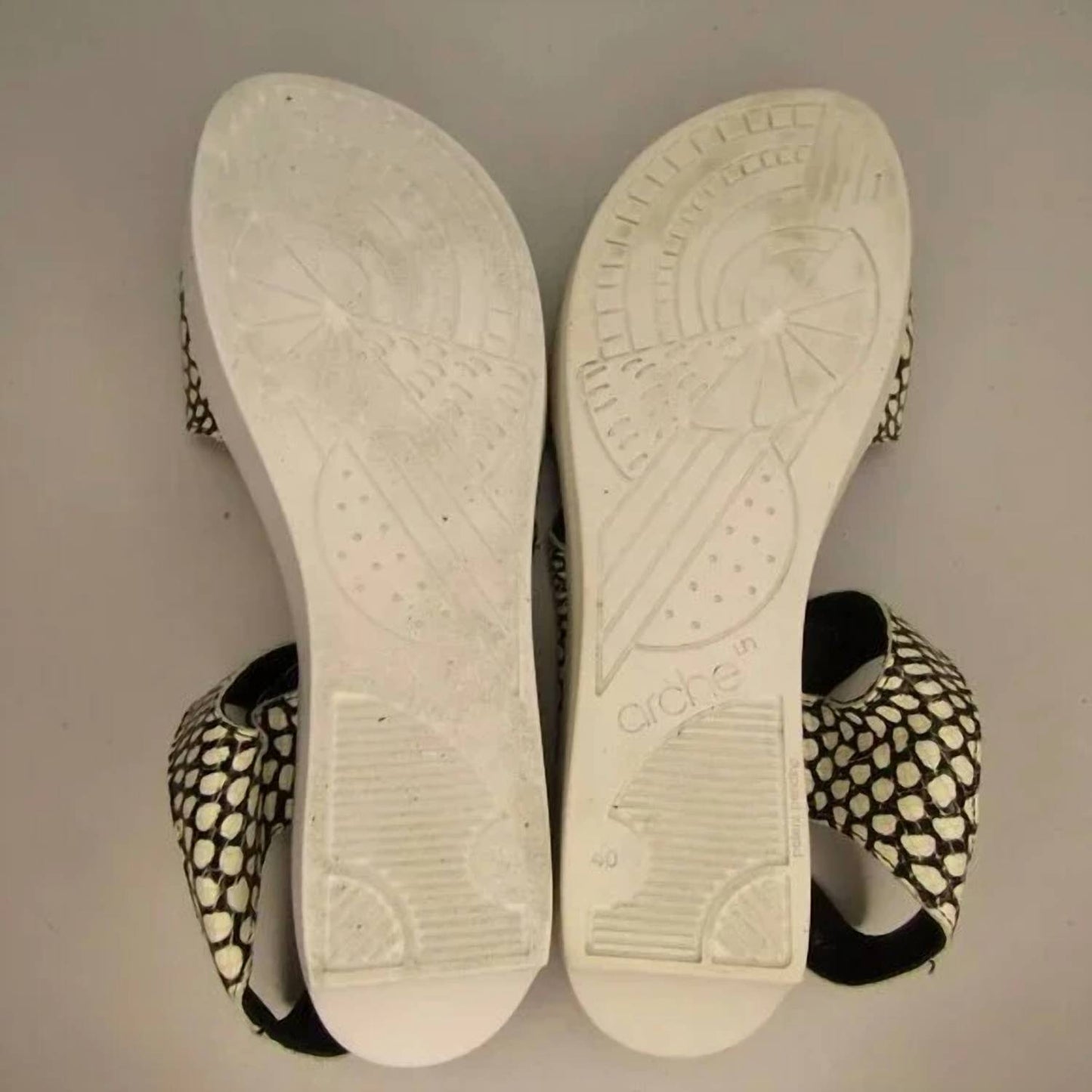 Damen-Keilabsatz-Sandalen mit Knöchelriemen von Soqeto