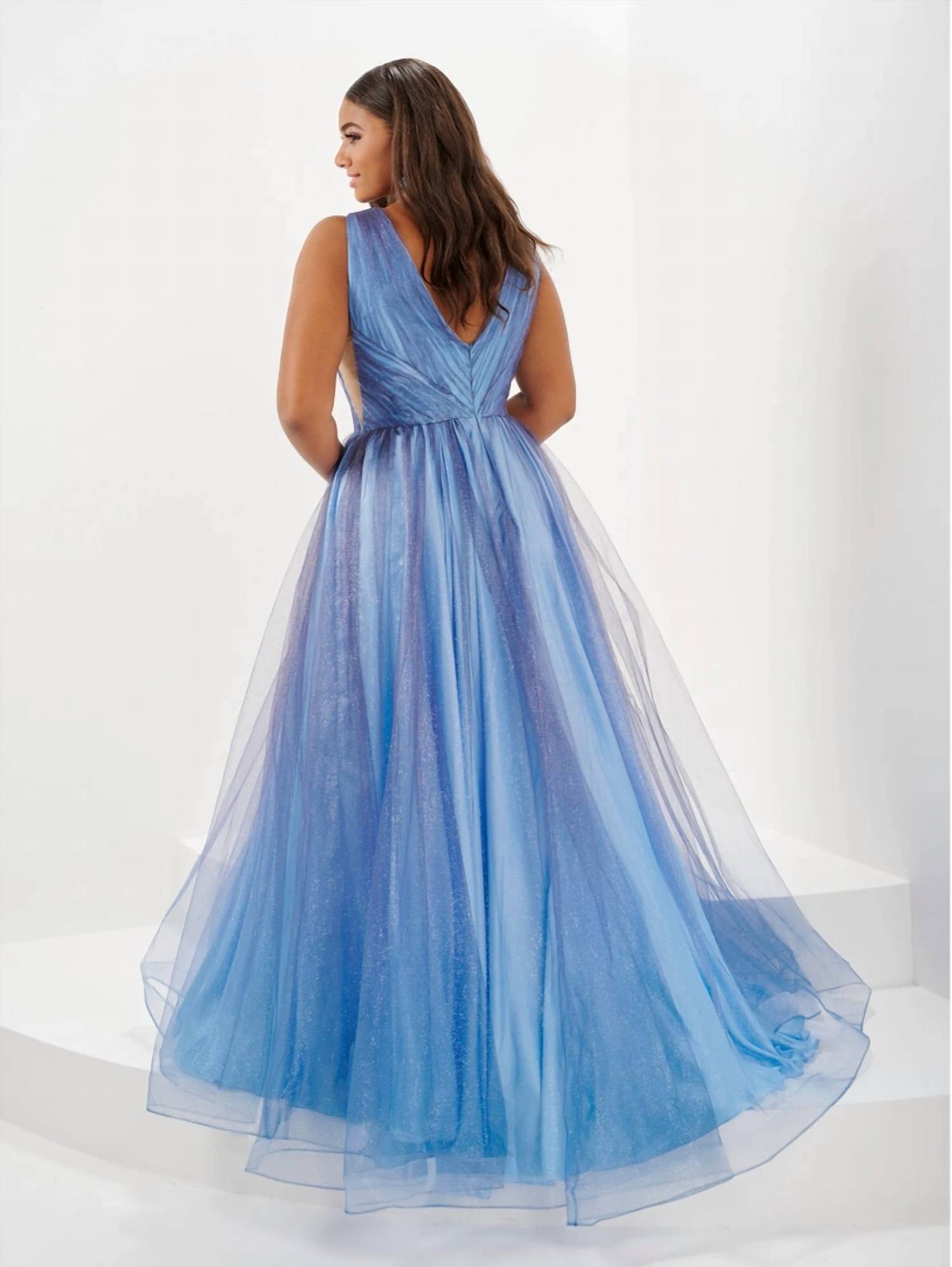 Funkelndes Ombre Tüllkleid mit V-Ausschnitt – Große Größen