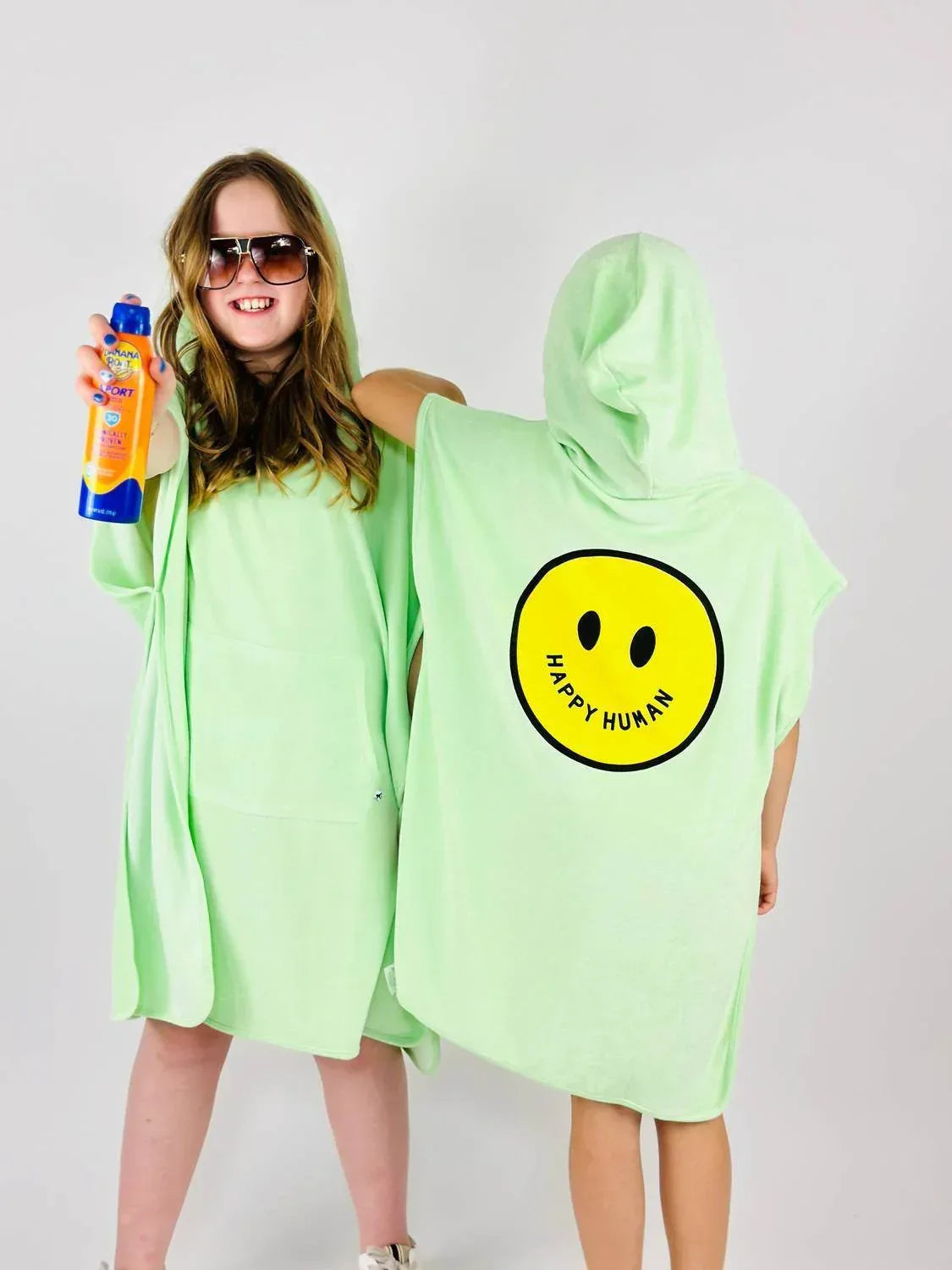 Fröhlicher Frottee-Poncho-Überwurf für Mädchen mit Menschen-Print