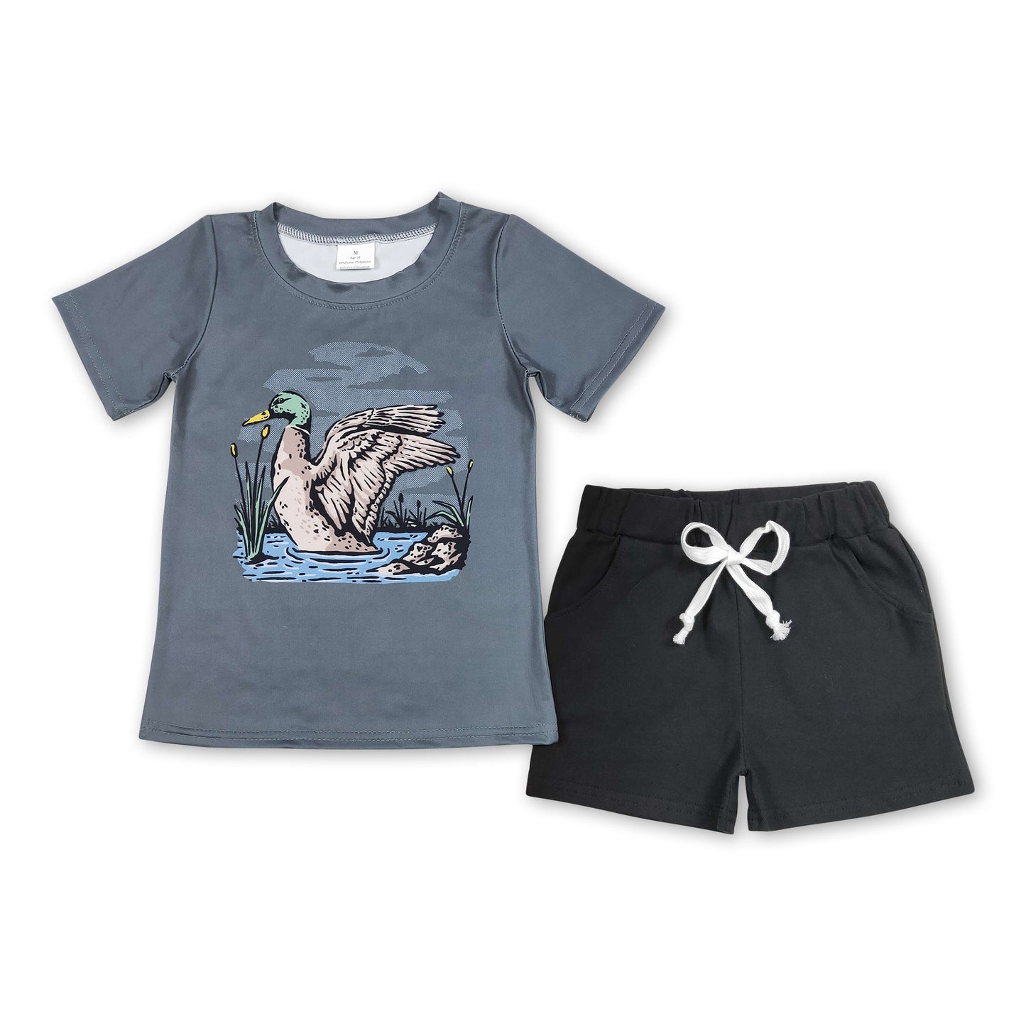 Kurzärmliges Enten-Top, schwarze Shorts, Jungenkleidung