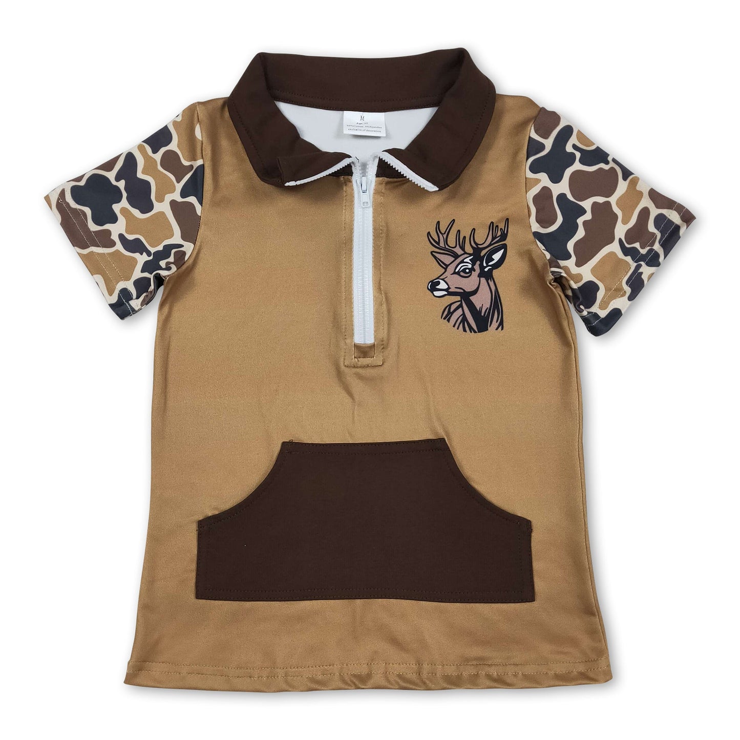Tarnfarbenes Kurzarm-Sweatshirt für Jungen mit braunem Hirsch und Tasche
