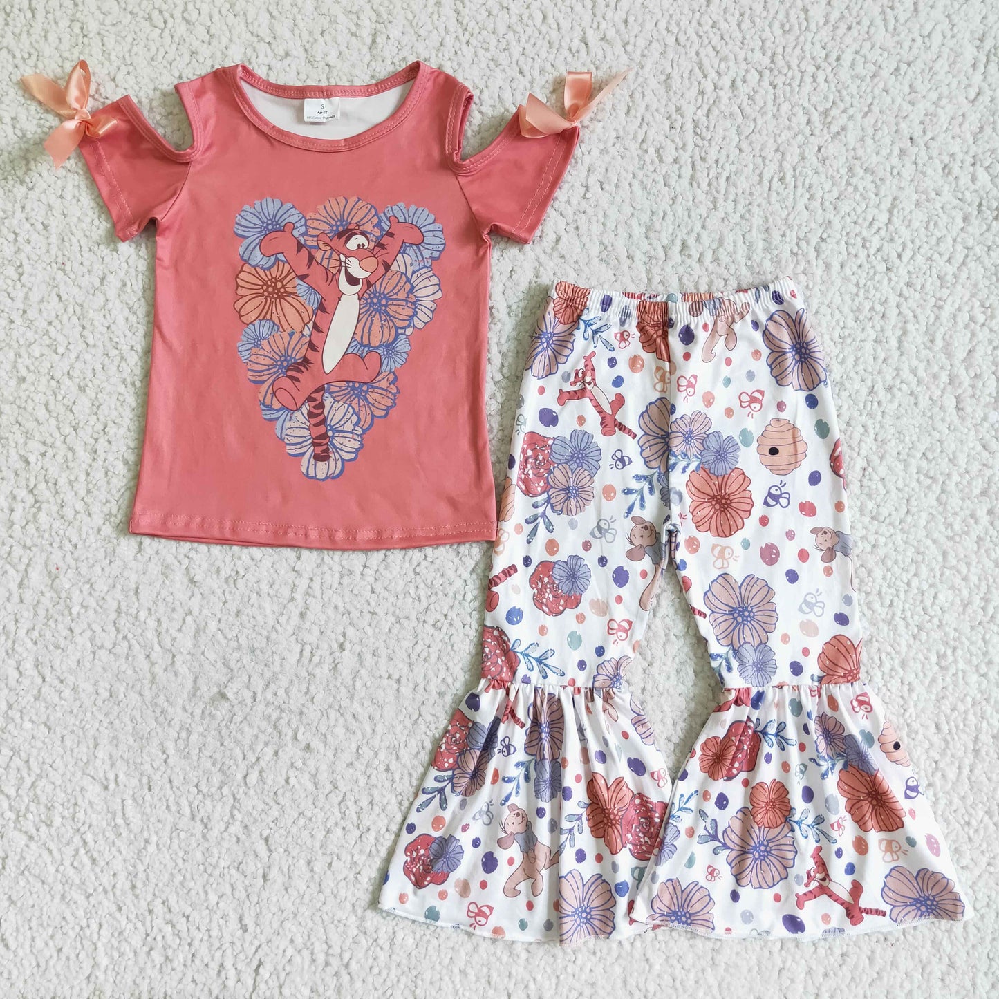 Tiger-Shirt, geblümte Hose, süße Outfits für Mädchen