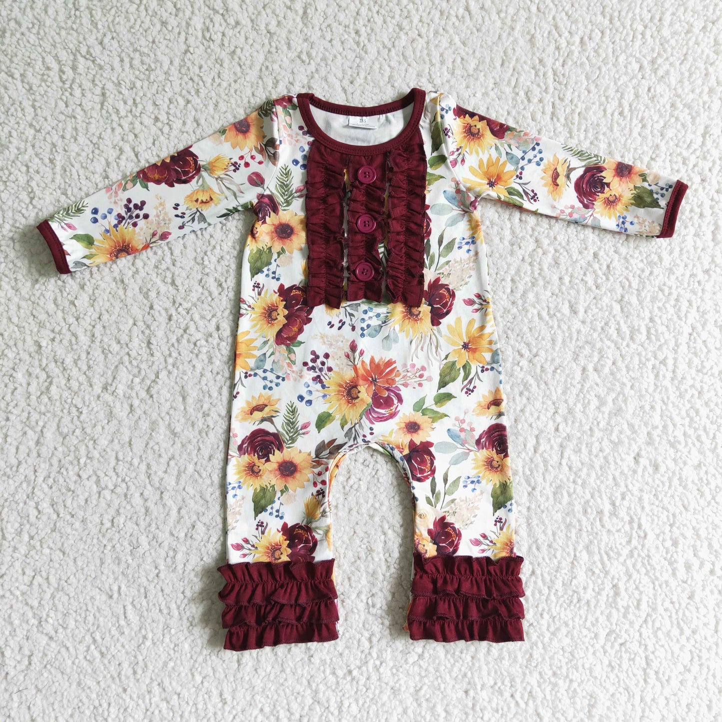 Maroonfarbener langärmliger Baby-Strampler mit Blumenmuster für den Herbst