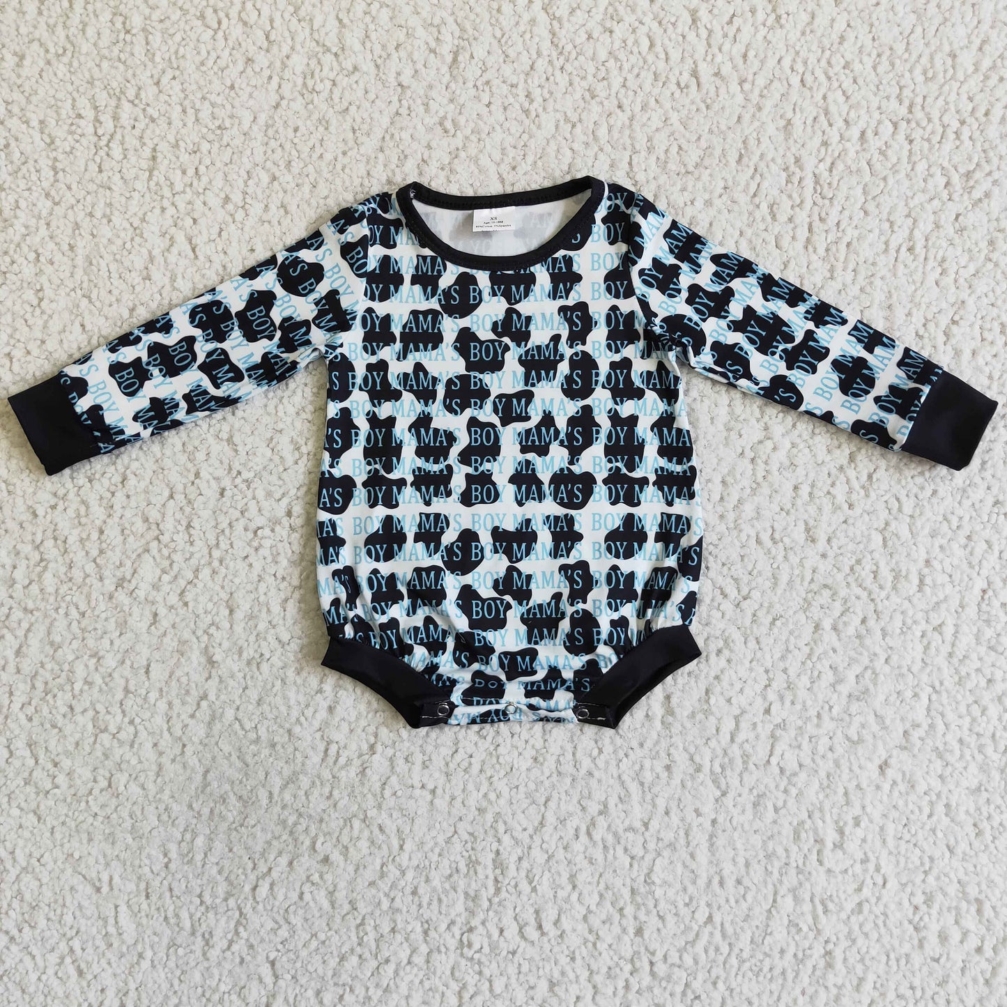 Strampler für Babys und Kinder im Kuh-Print mit der Aufschrift „Mama's Boy“