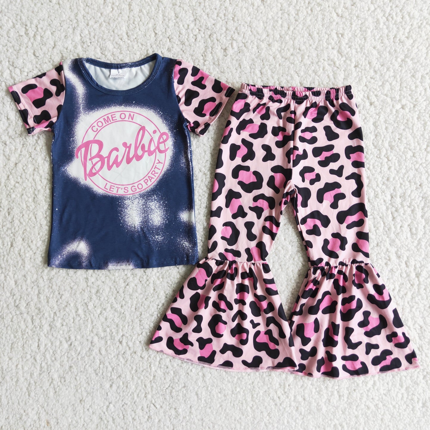 Ausgeblichenes Partyhemd, Leopard-Schlaghose-Outfits
