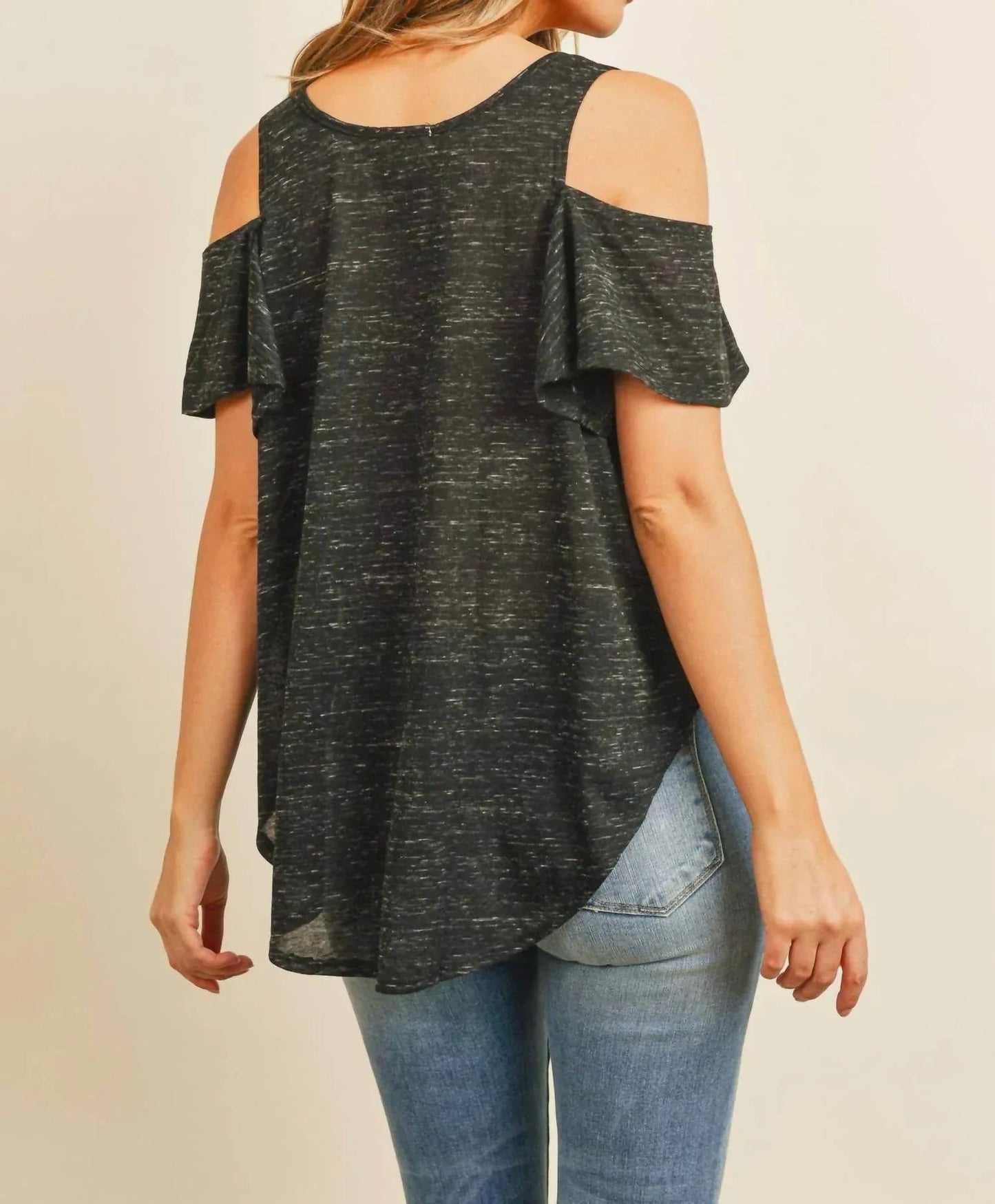 Top mit Cold Shoulder, U-Boot-Ausschnitt und geschwungenem Saum