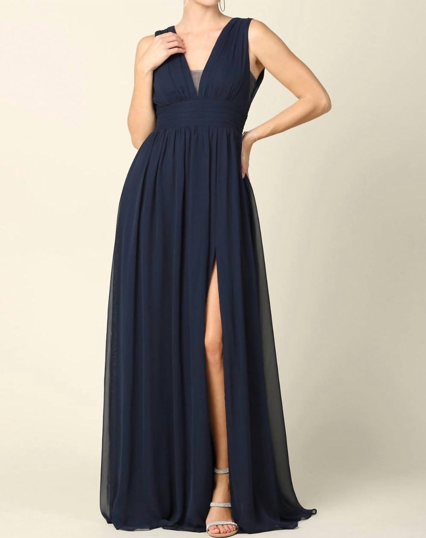Abendkleid mit V-Ausschnitt