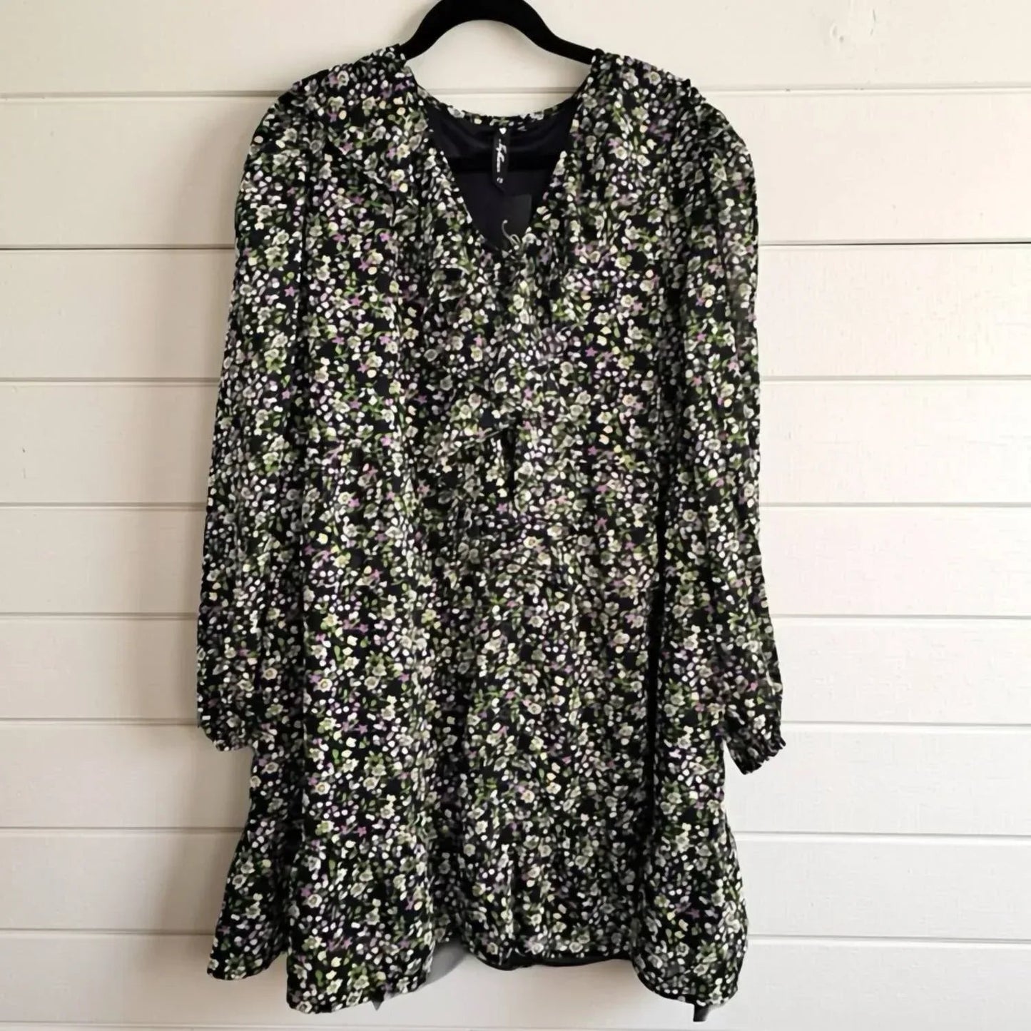 Chiffonkleid mit Blumenmuster, fließend, kurz, lange Ärmel