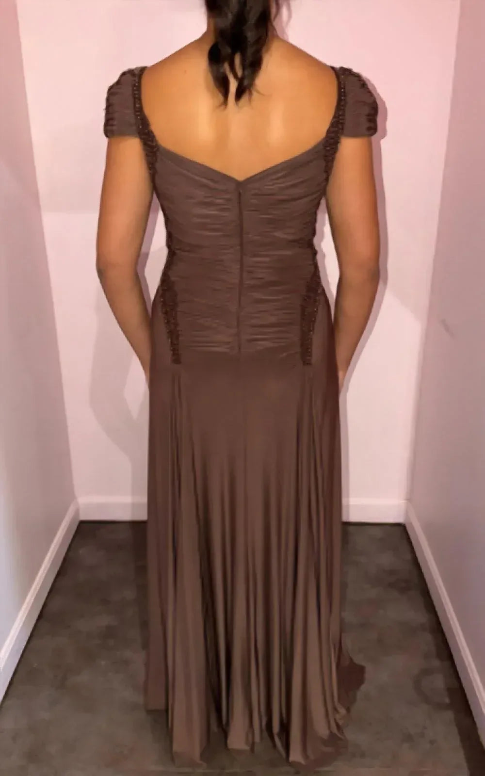 Jerseykleid mit Perlenstickerei