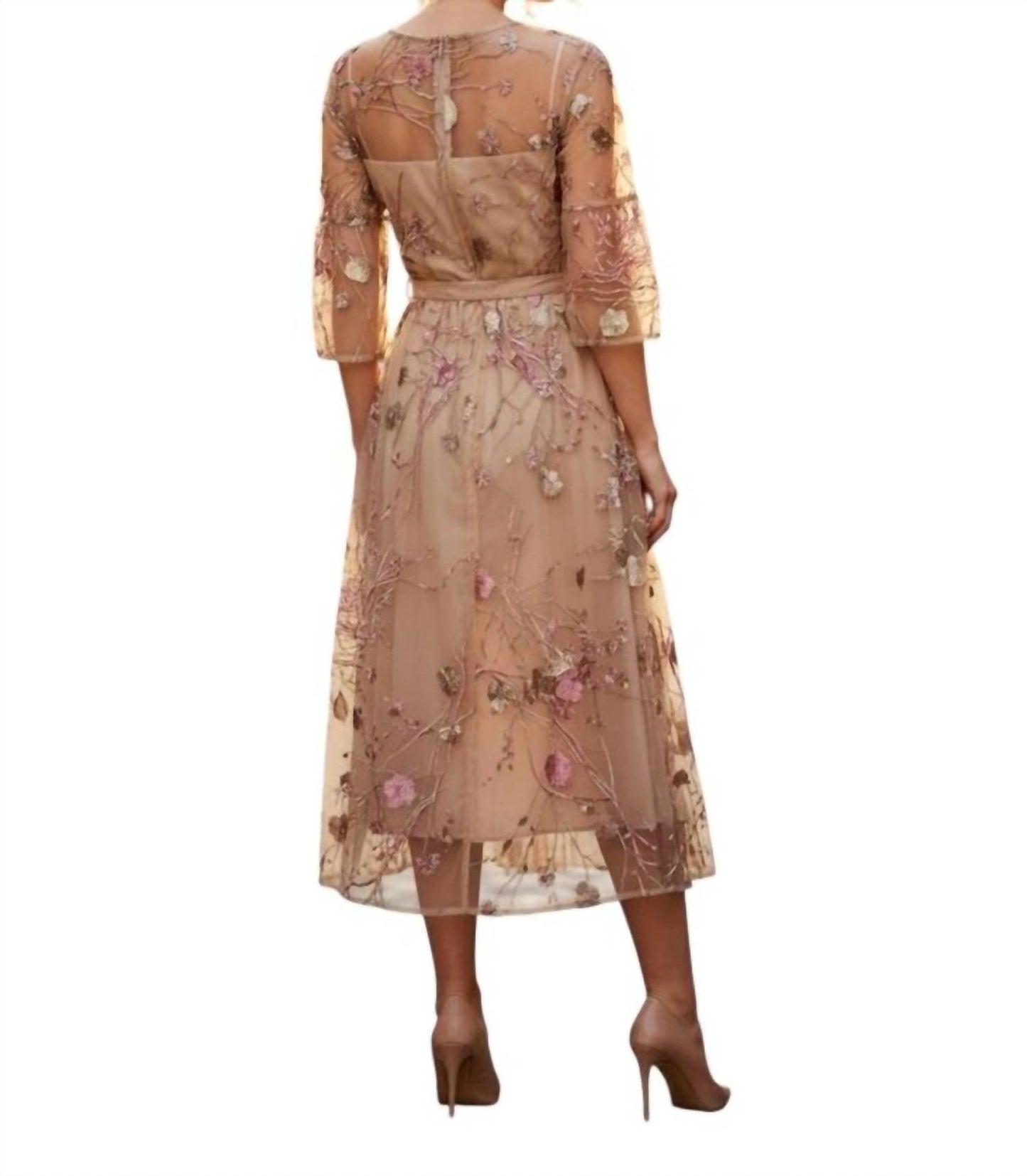Besticktes Midi-Kleid mit Prairie-Ärmeln und transparentem Design
