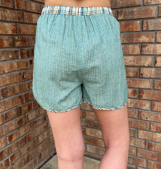 Vladana Shorts mit gemischtem Karomuster