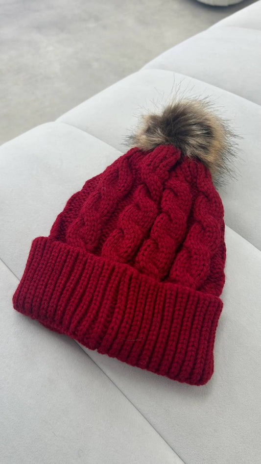 Women's Oversize Knit Beanie With Fur Pom Pom