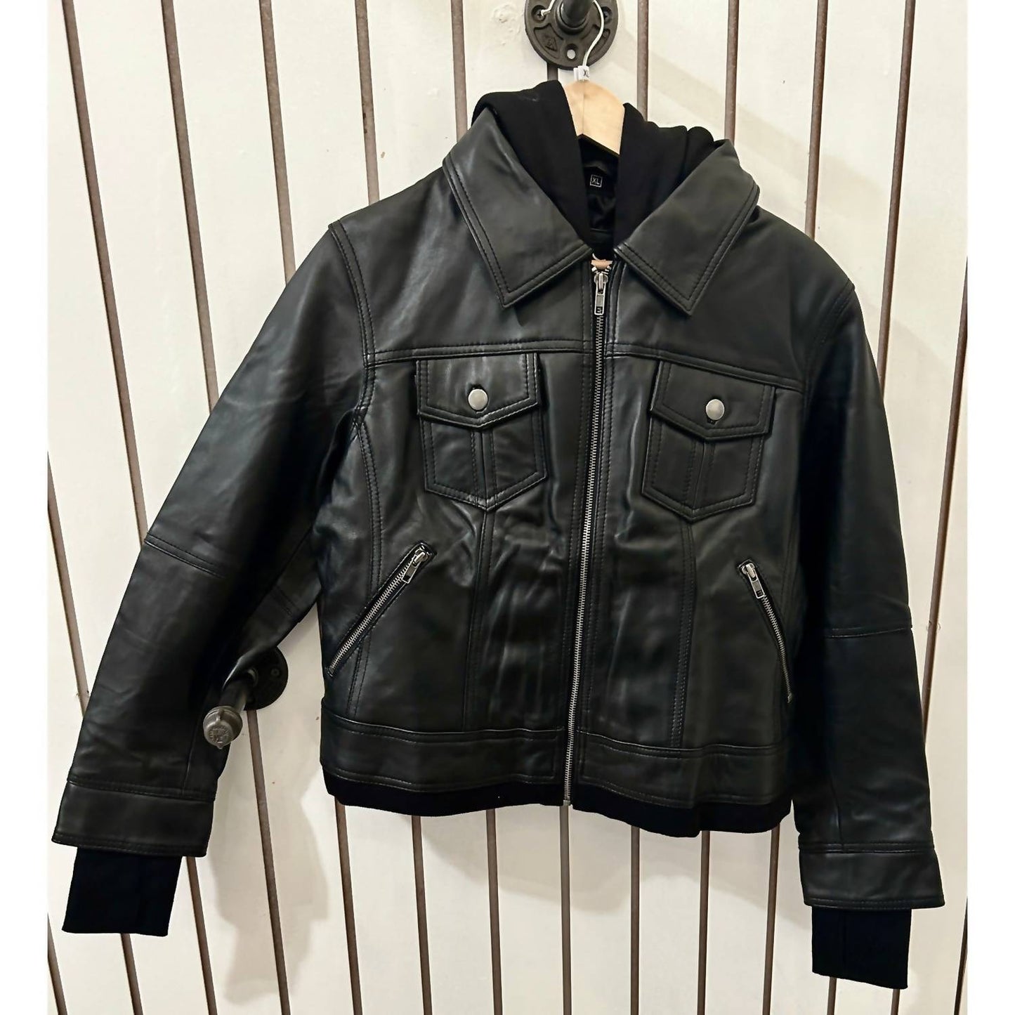 Damen Bomber-Lederjacke mit abnehmbarer Kapuze