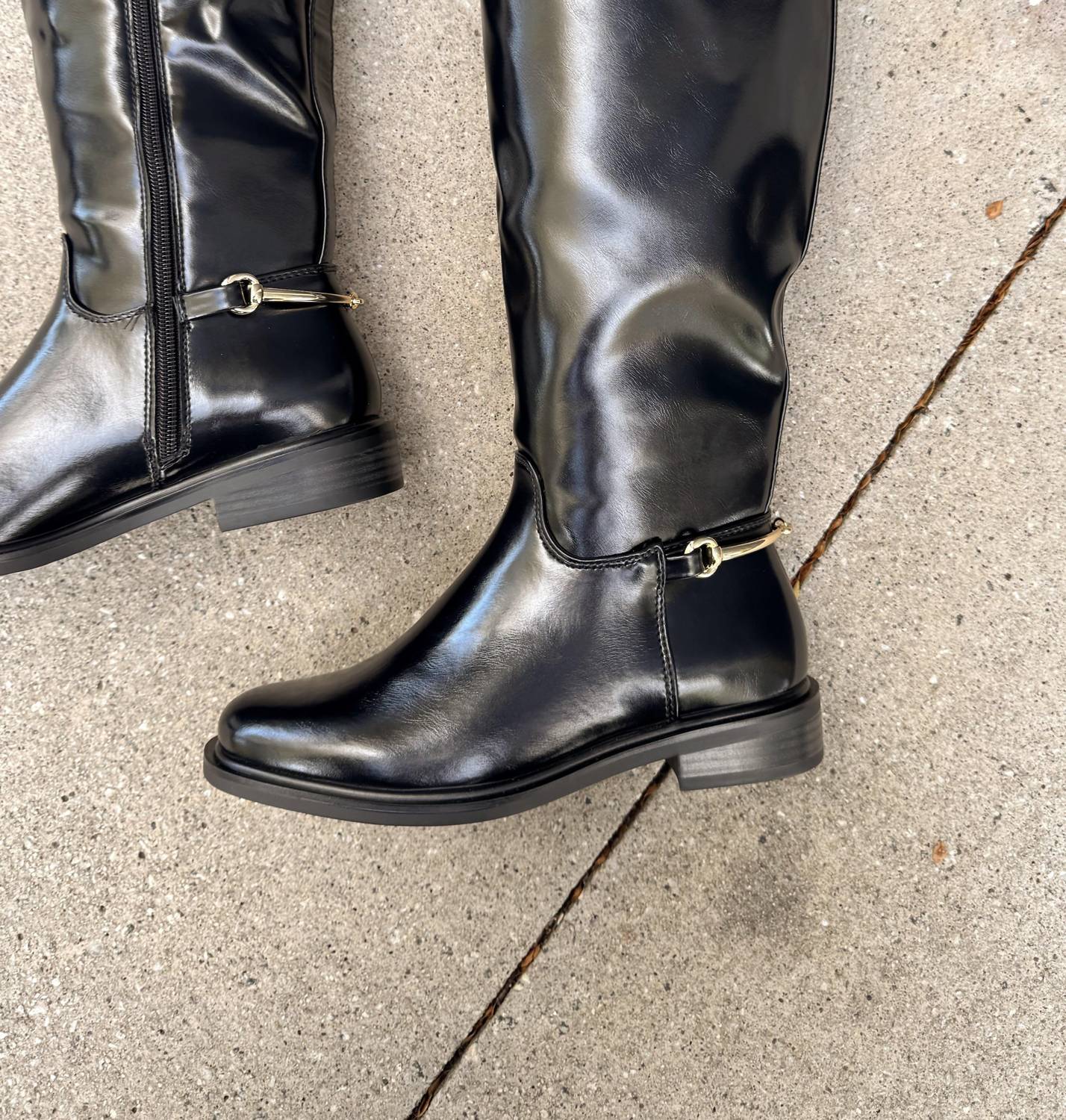 Damen Sofia Kniehohe Reitstiefel aus Kunstleder mit Horsebit-Detail