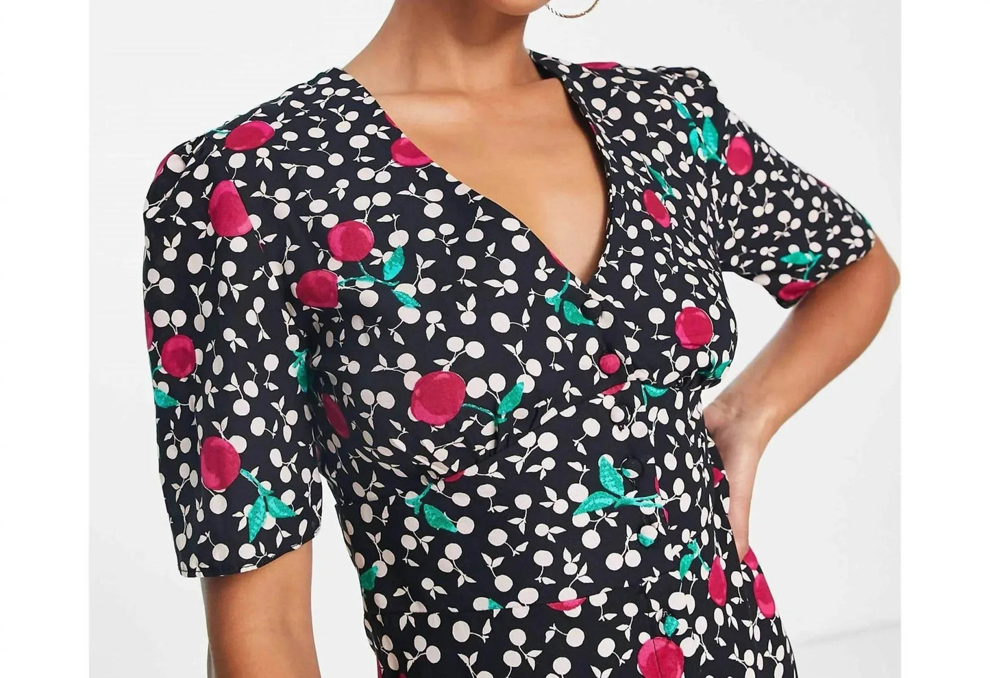 Kirschfarbenes kurzärmeliges Mini-Kleid mit Knopfleiste vorne