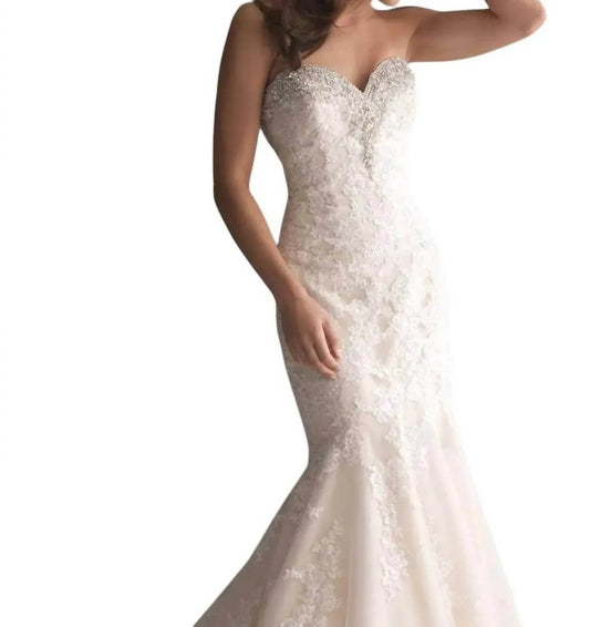 Fit-and-Flare Brautkleid mit Swarovski-Kristallstickerei