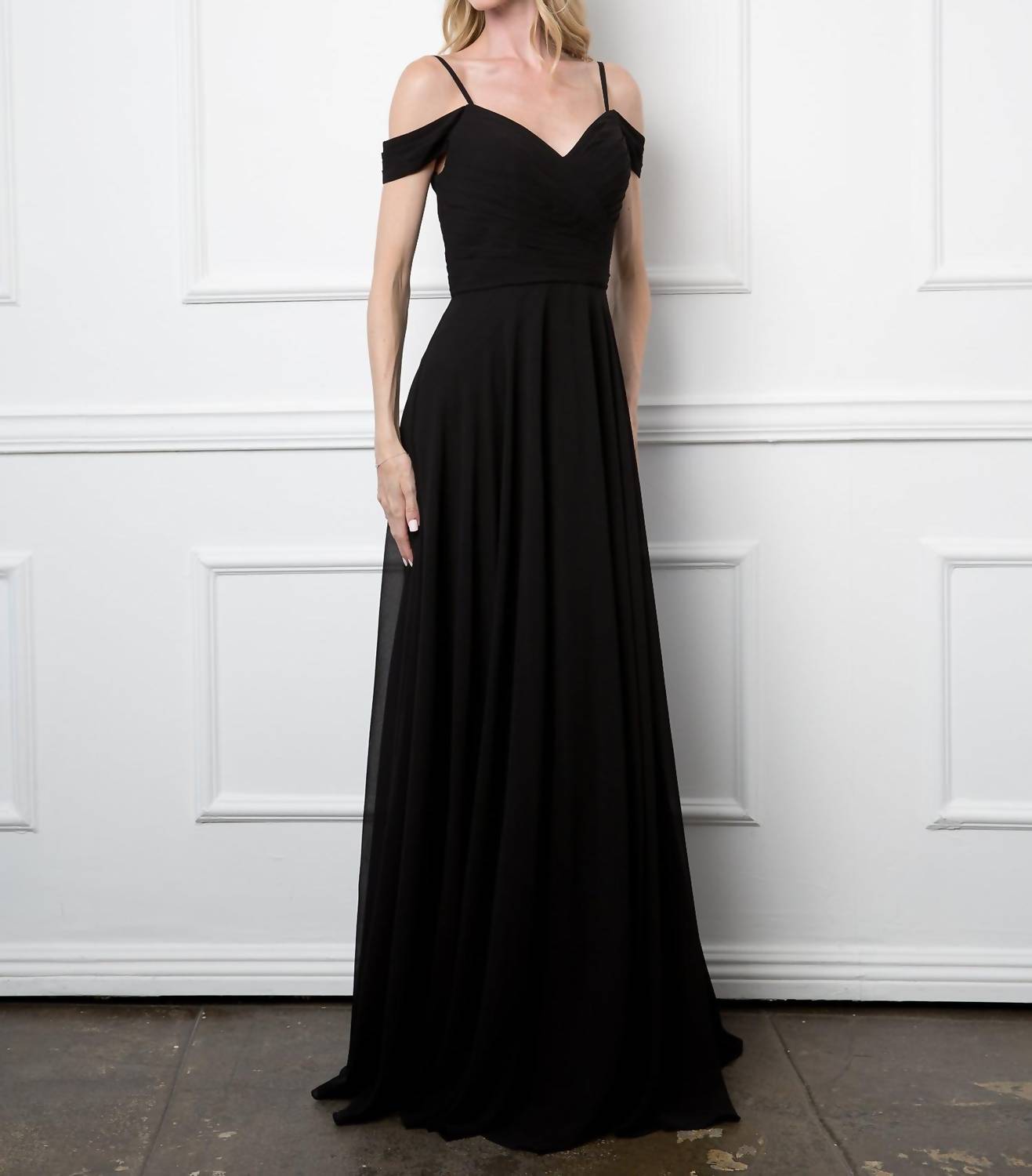 Schulterfreies Maxikleid