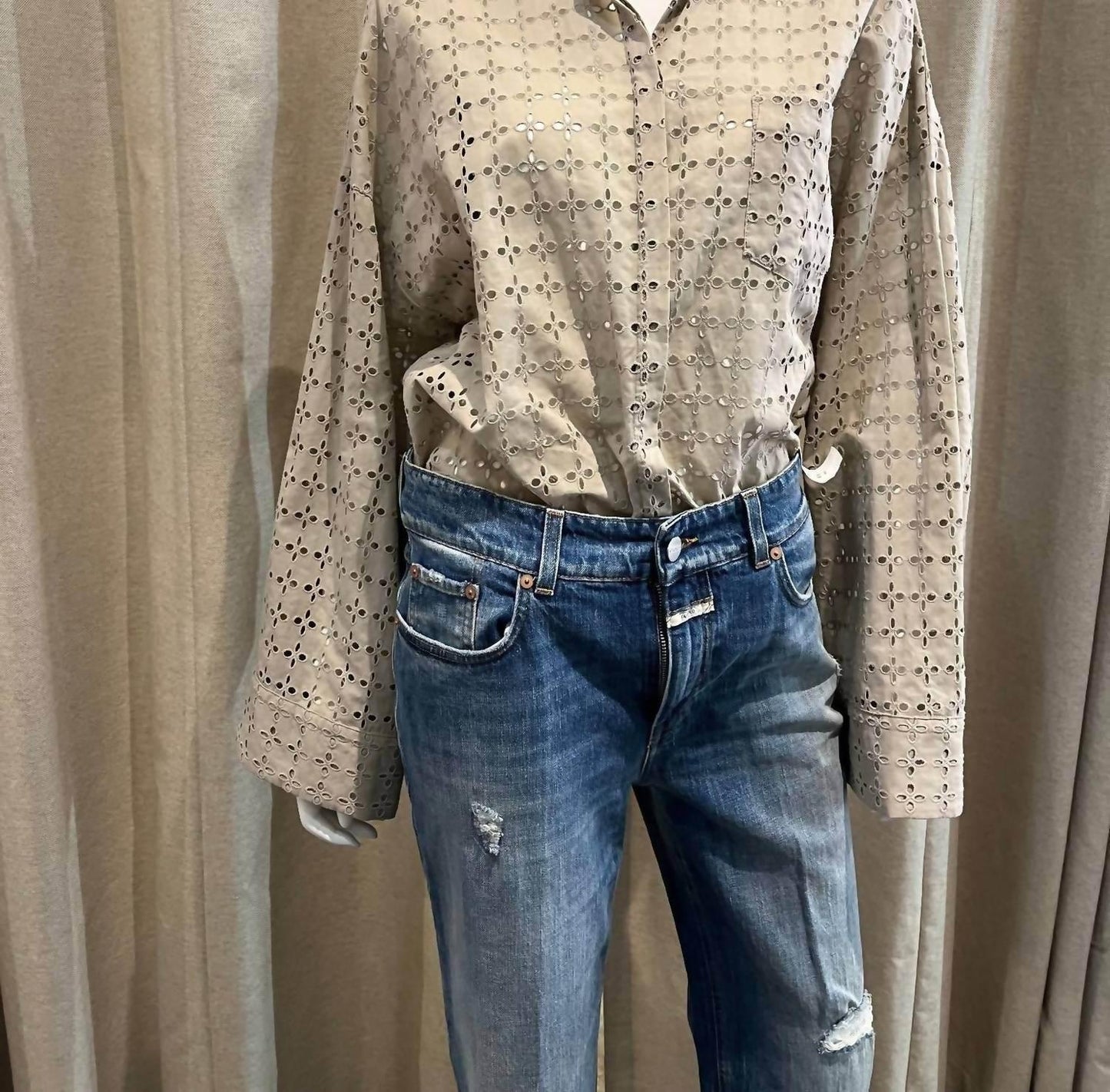 Amanda Perforiertes Button-Down-Oberteil