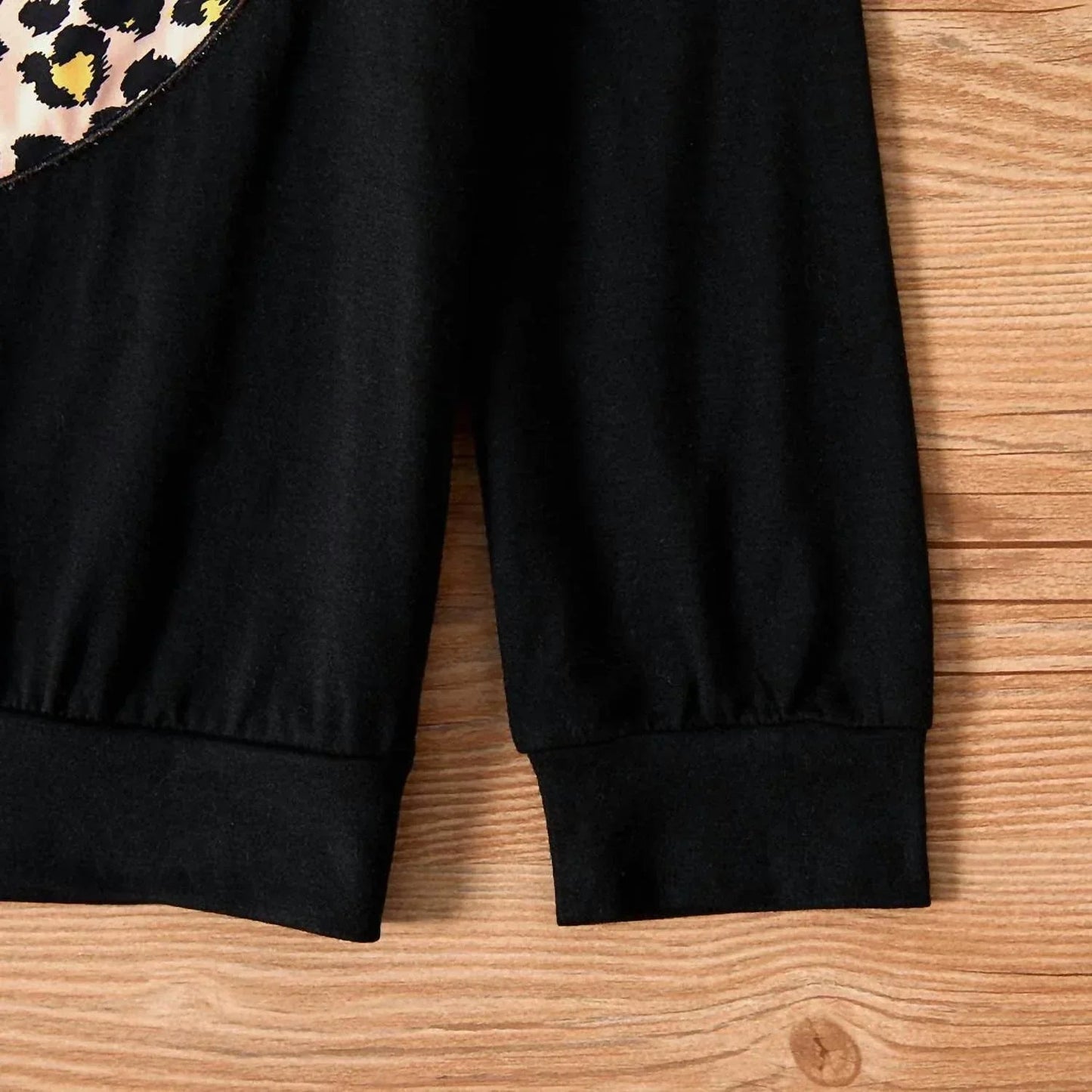 2-teiliges Sweatshirt- und Ripped-Jeans-Set für Mädchen