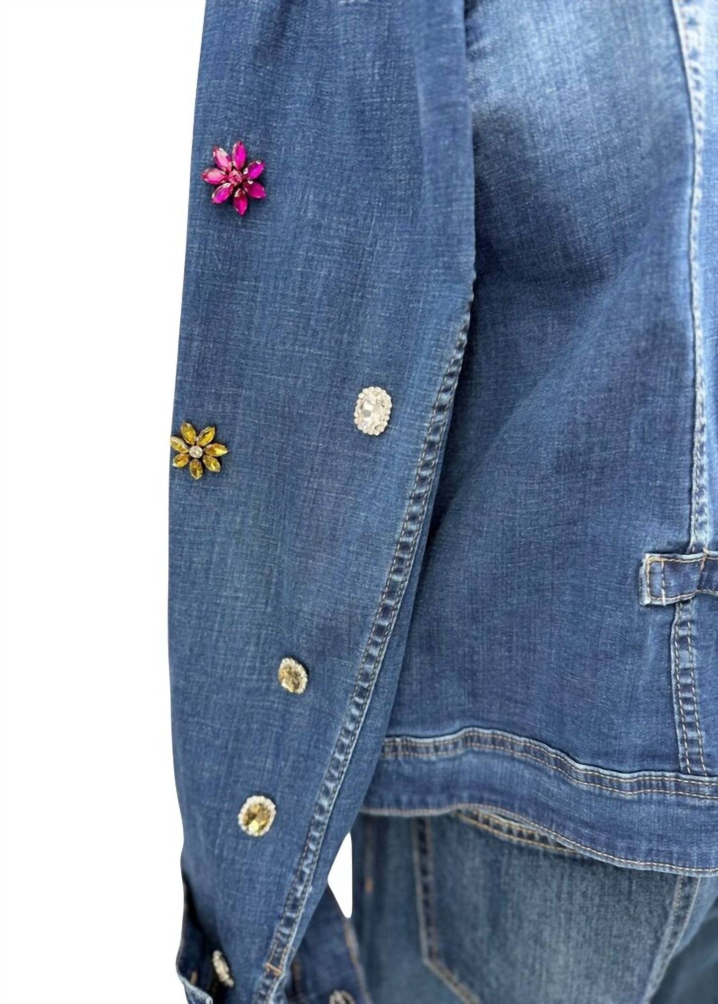 Coole Jeansjacke mit Schmucksteinen